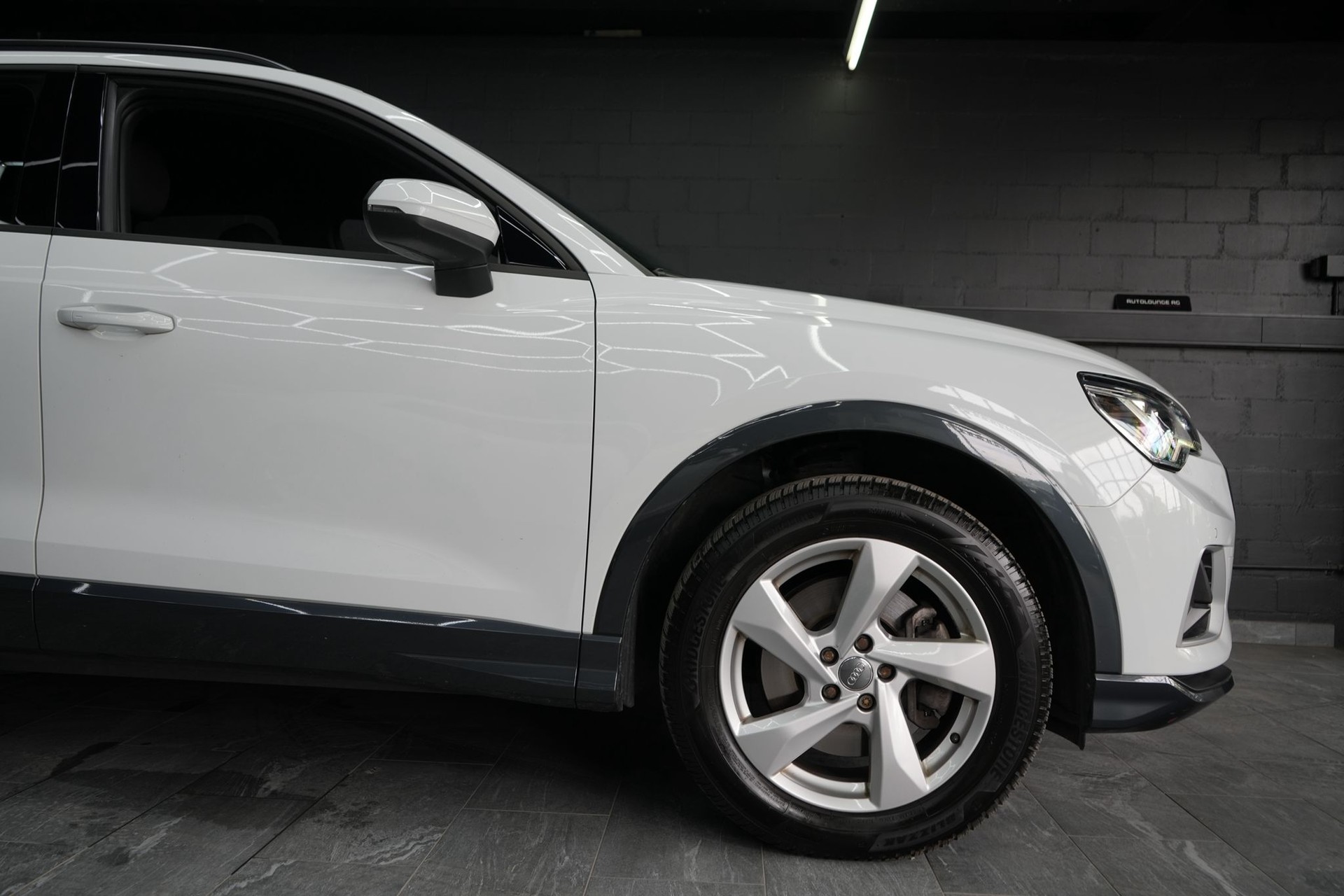 AUDI Q3 40 TDI advanced quattro S-tronic-image-8