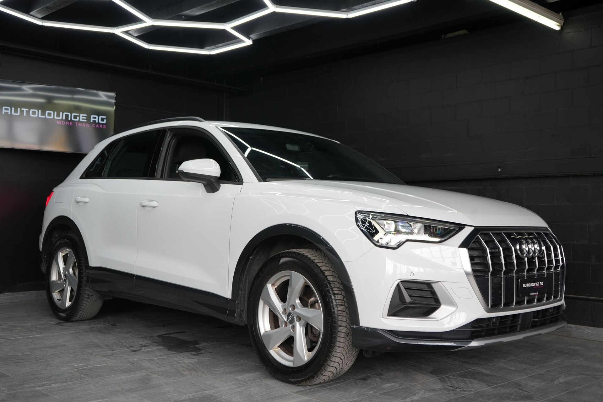 AUDI Q3 40 TDI advanced quattro S-tronic-showroom-element-3