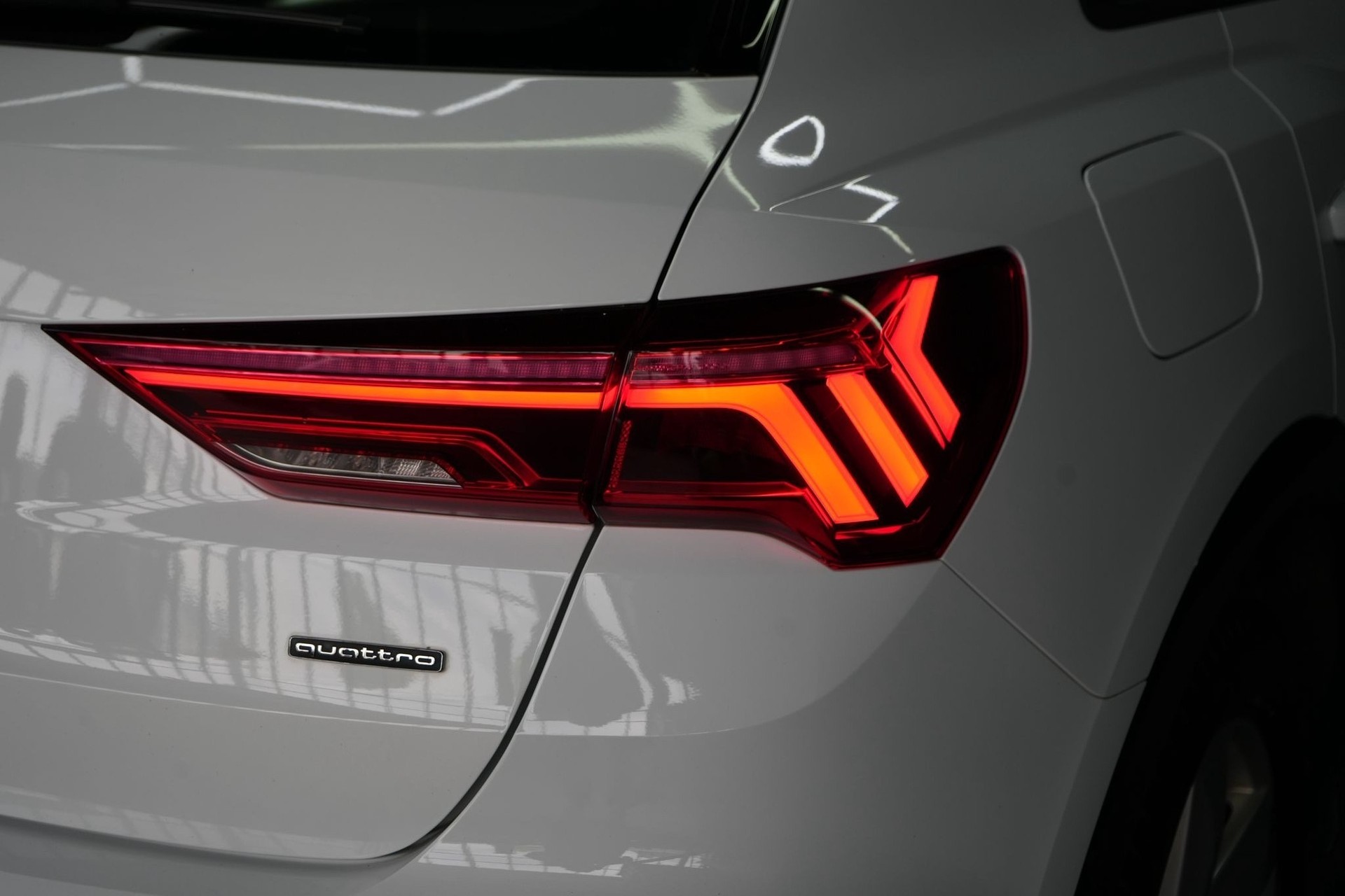 AUDI Q3 40 TDI advanced quattro S-tronic-image-4