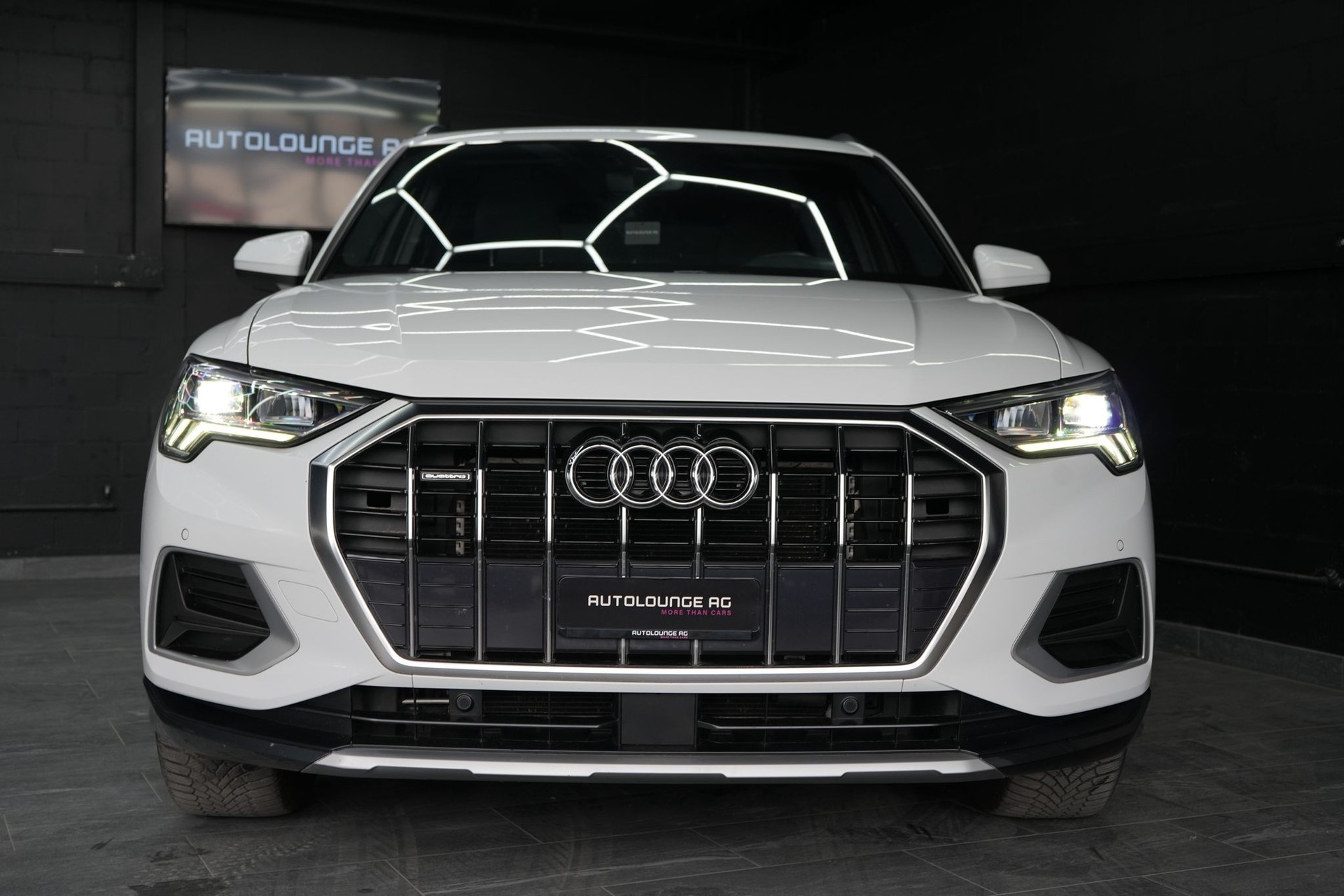 AUDI Q3 40 TDI advanced quattro S-tronic-showroom-element-1