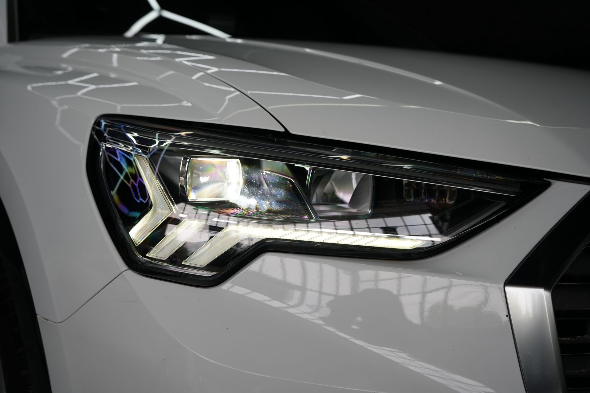 AUDI Q3 40 TDI advanced quattro S-tronic-showroom-element-2