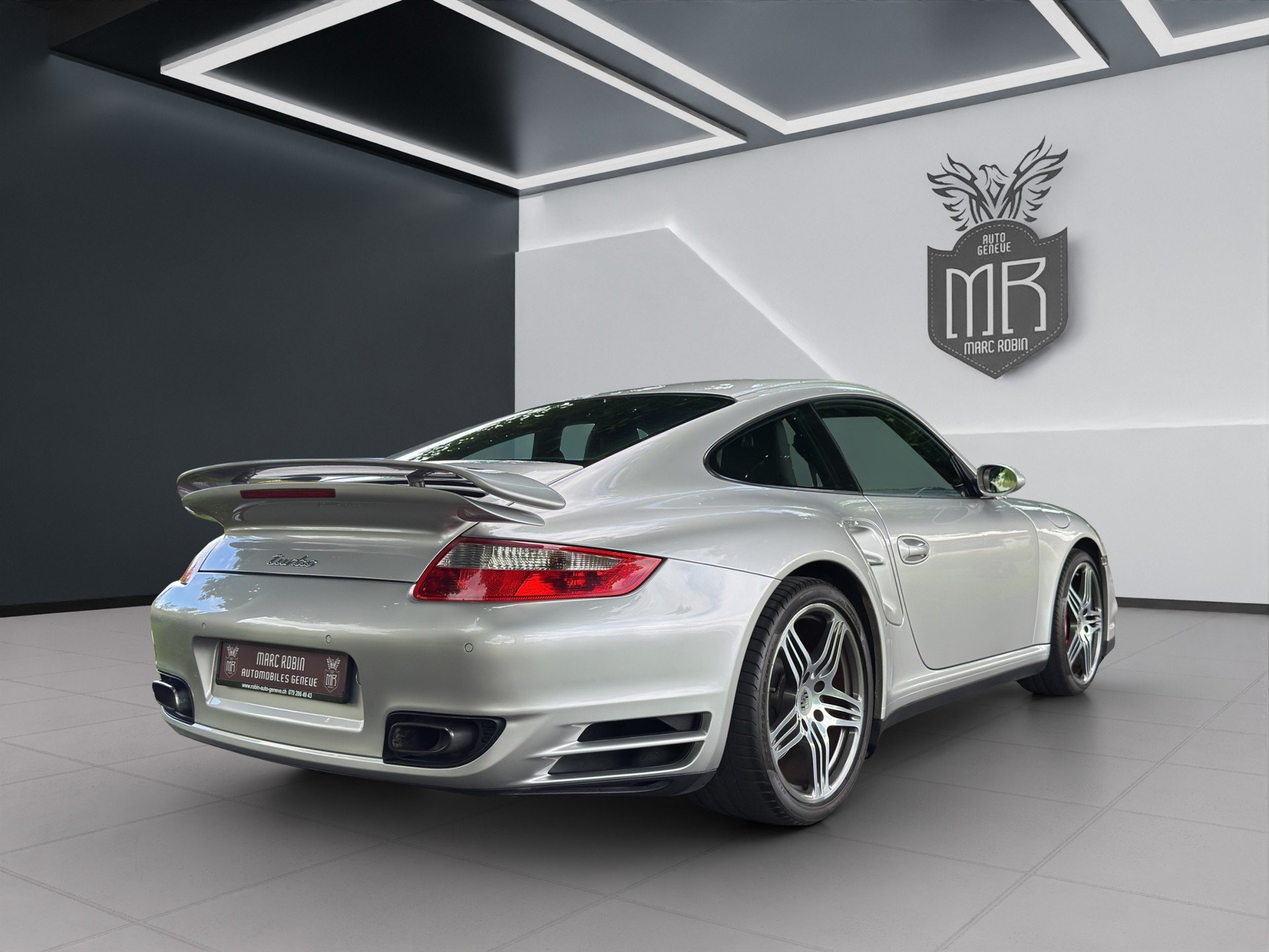PORSCHE 911 Turbo-showroom-element-3