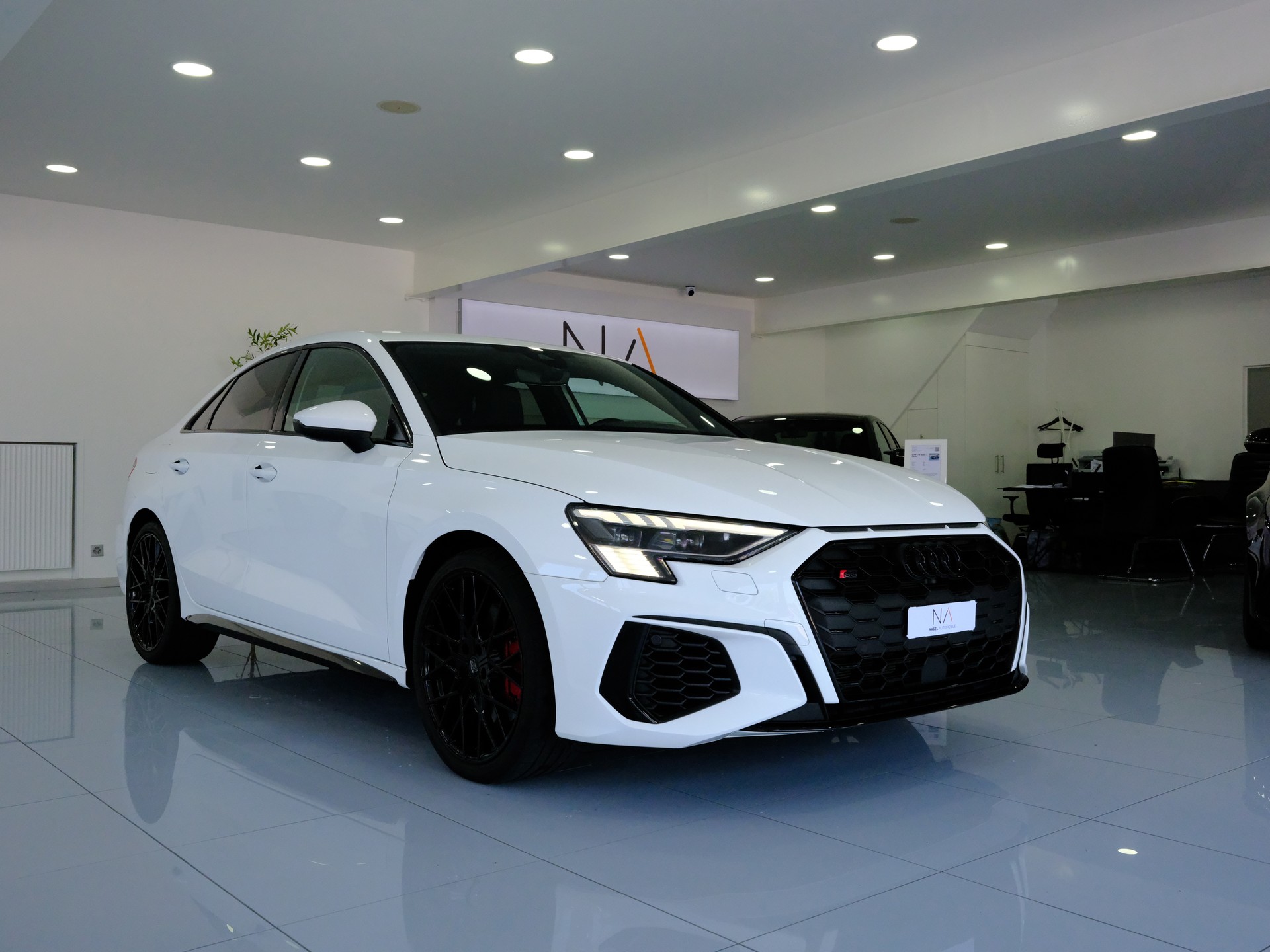 AUDI S3 Limousine 2.0 TFSI quattro S-tronic-showroom-element-1