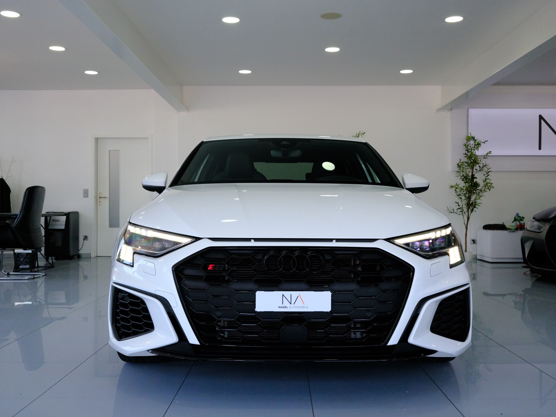 AUDI S3 Limousine 2.0 TFSI quattro S-tronic-showroom-element-2