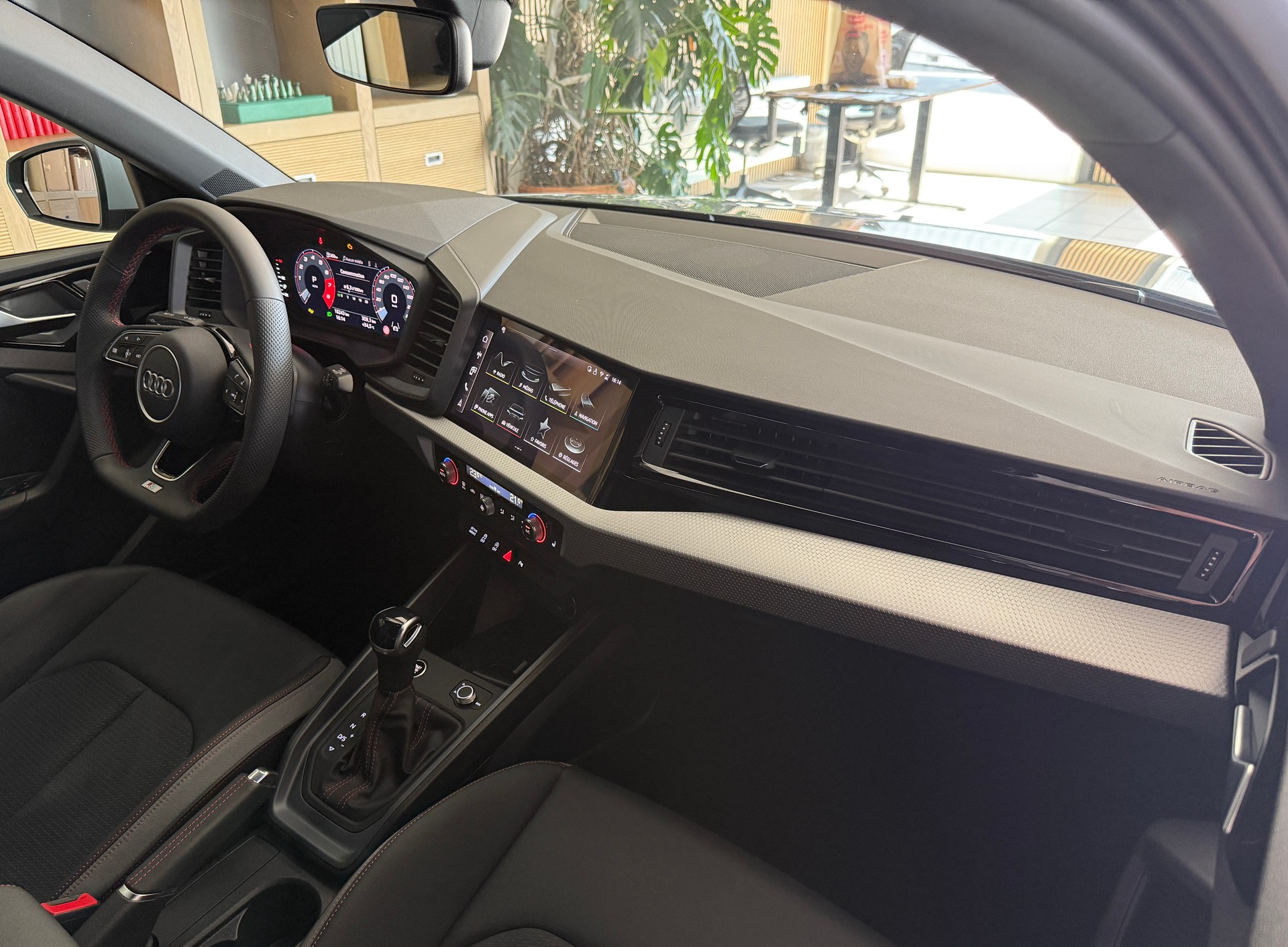 AUDI A1 Sportback 35 TFSI S Line S-tronic-image-13