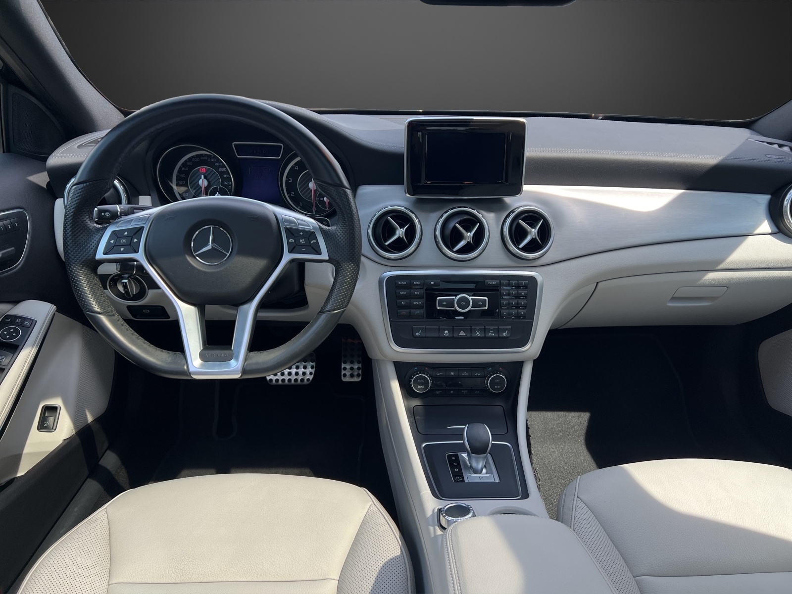 MERCEDES-BENZ GLA 45 AMG 4Matic 7G-DCT-image-10