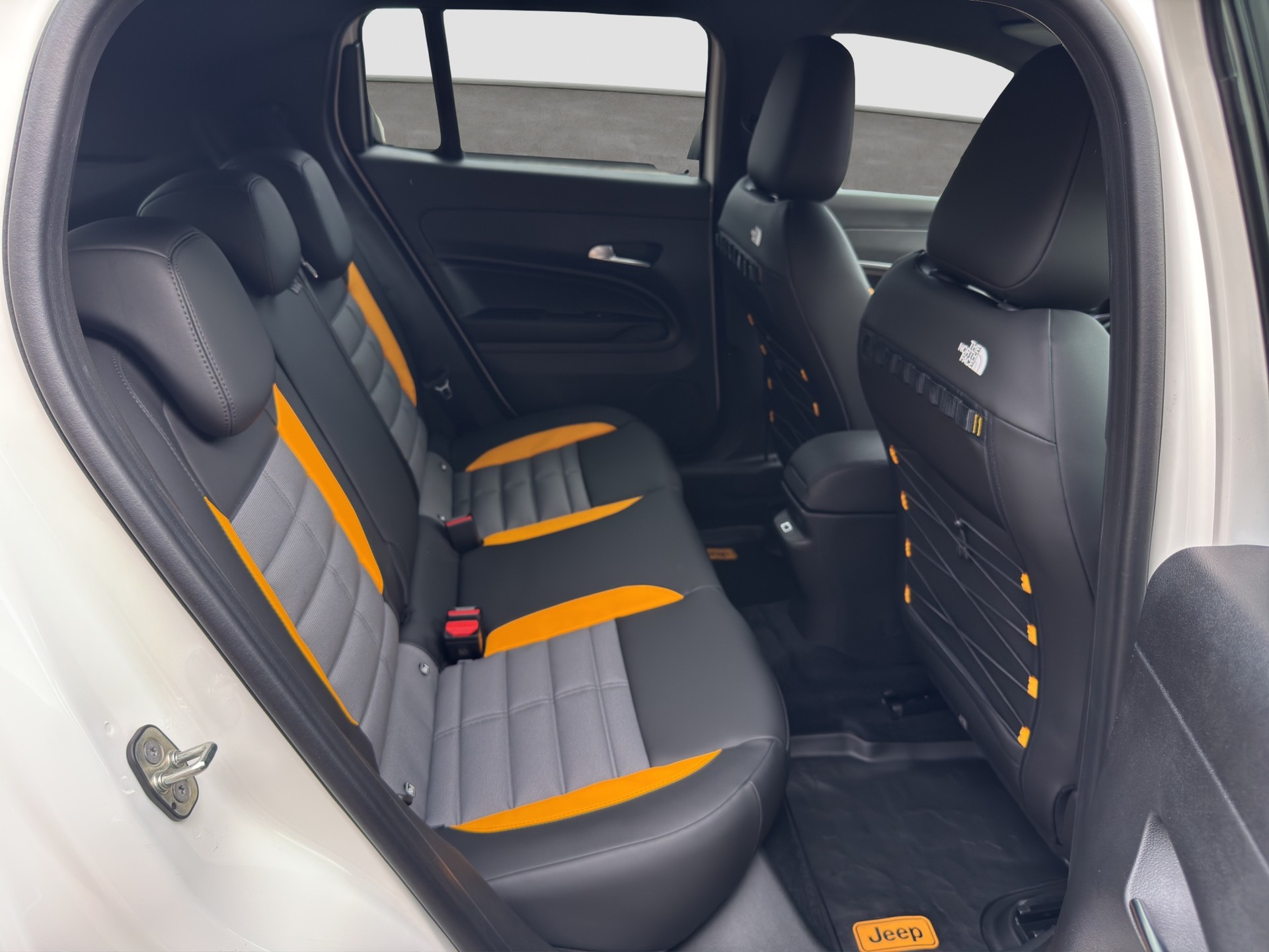 JEEP Avenger 1.2 Turbo MHEV The North Face 4xe-image-12