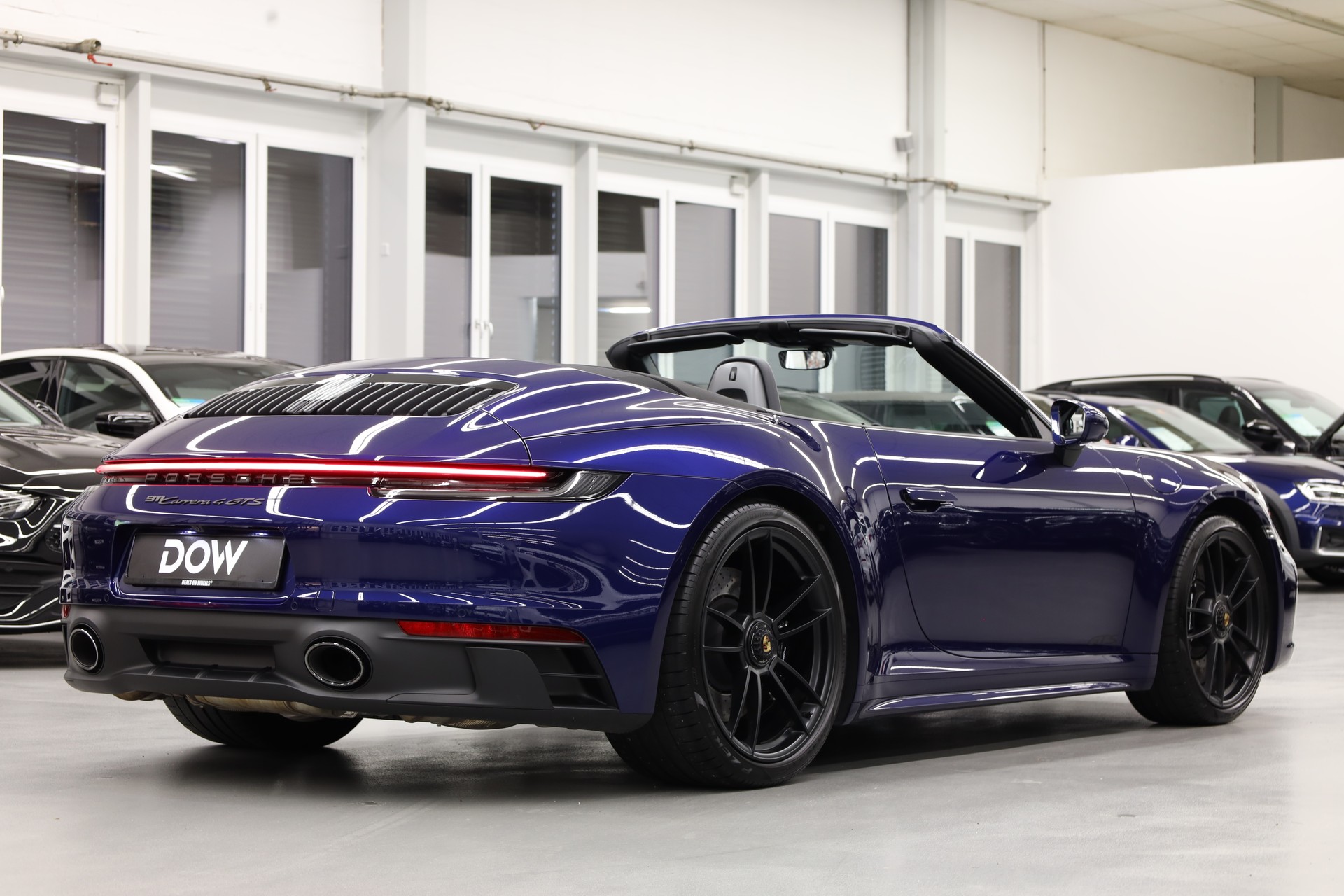 PORSCHE 911 Cabriolet 3.0 Carrera 4 GTS PDK-image-11