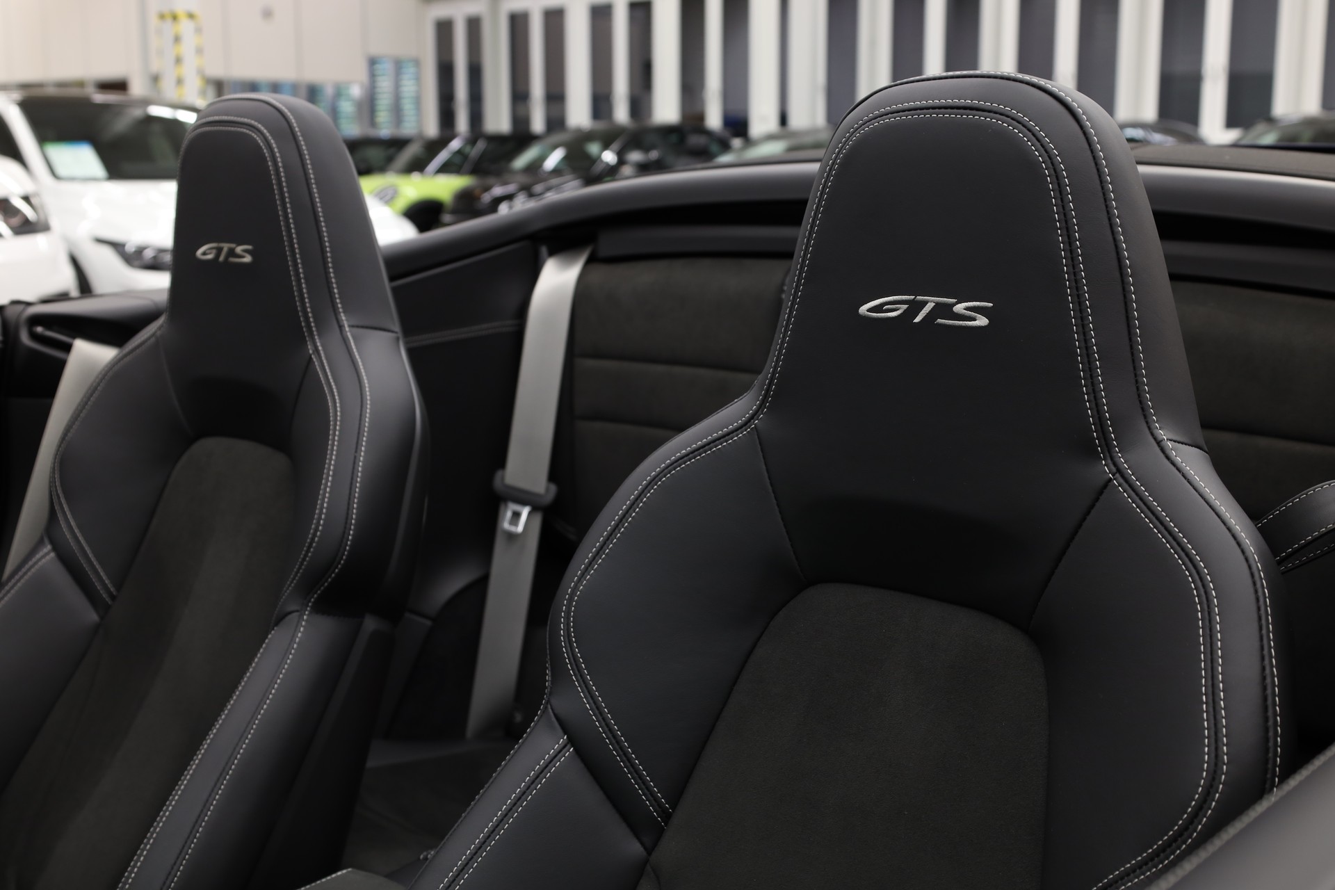 PORSCHE 911 Cabriolet 3.0 Carrera 4 GTS PDK-image-26