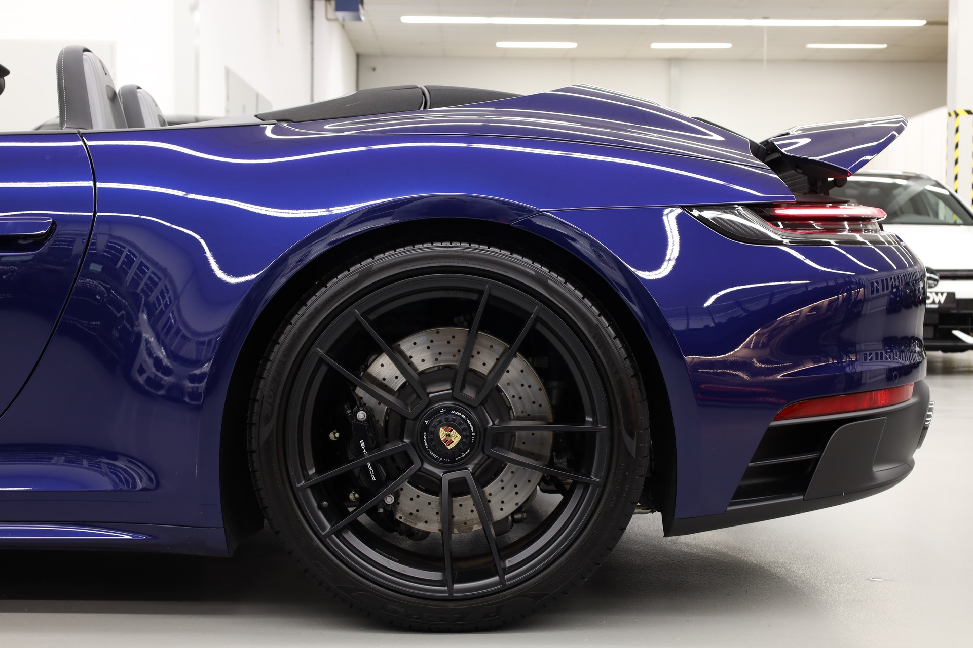 PORSCHE 911 Cabriolet 3.0 Carrera 4 GTS PDK-image-16