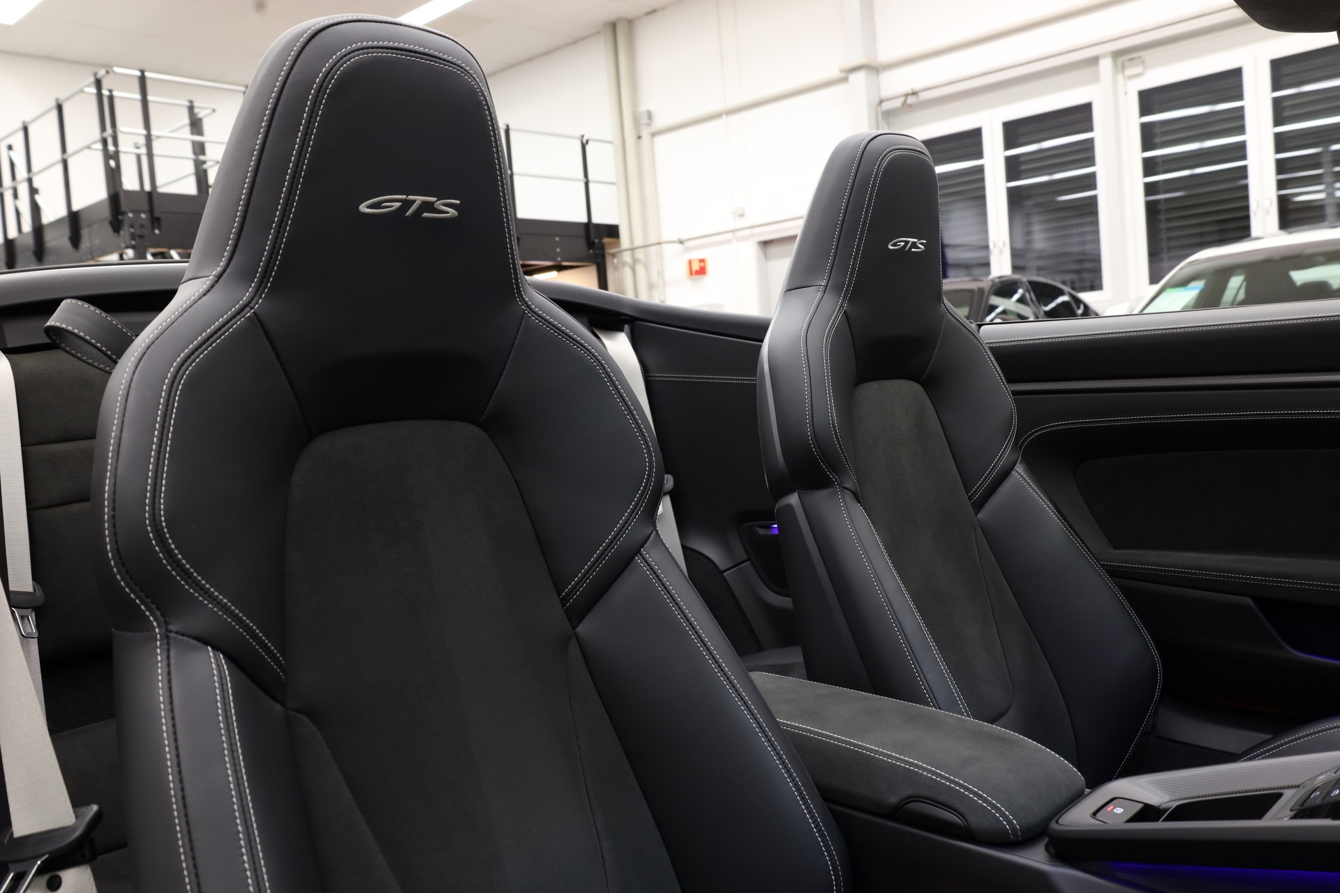 PORSCHE 911 Cabriolet 3.0 Carrera 4 GTS PDK-image-25
