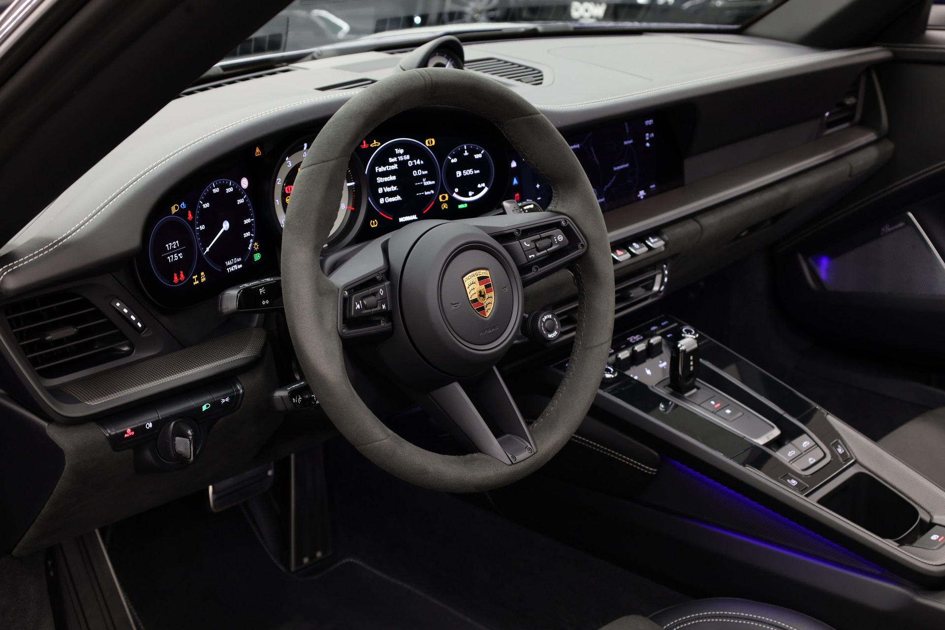PORSCHE 911 Cabriolet 3.0 Carrera 4 GTS PDK-image-24