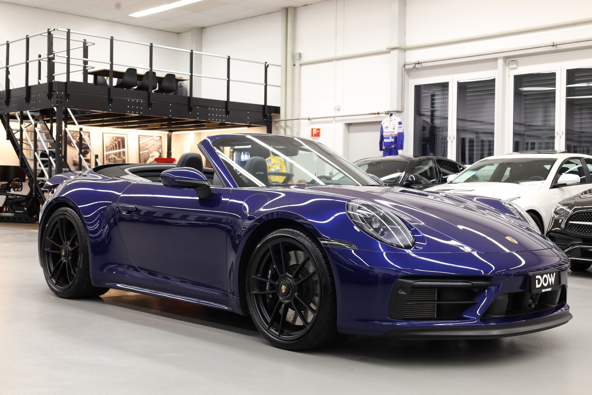 PORSCHE 911 Cabriolet 3.0 Carrera 4 GTS PDK-showroom-element-1