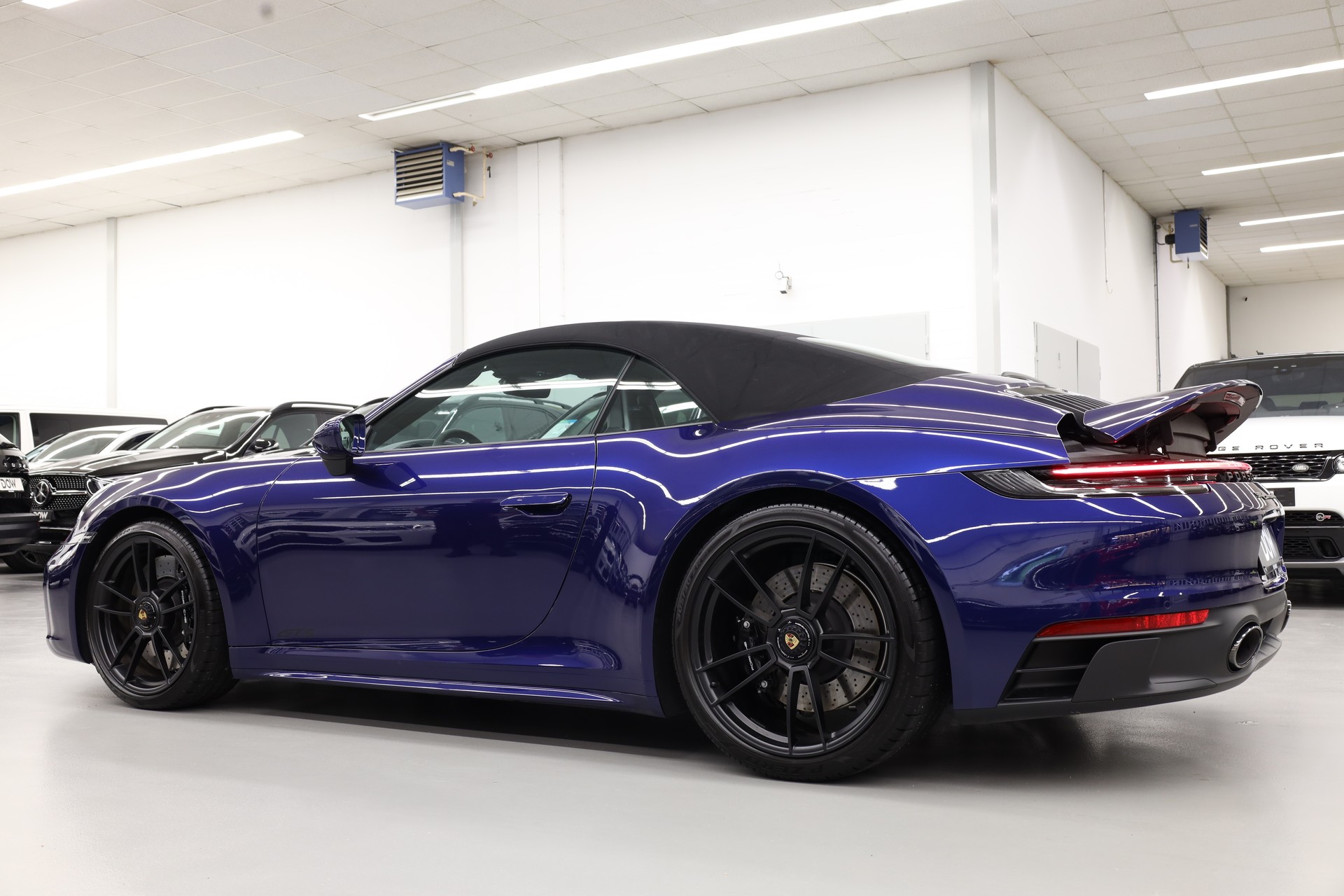 PORSCHE 911 Cabriolet 3.0 Carrera 4 GTS PDK-image-12