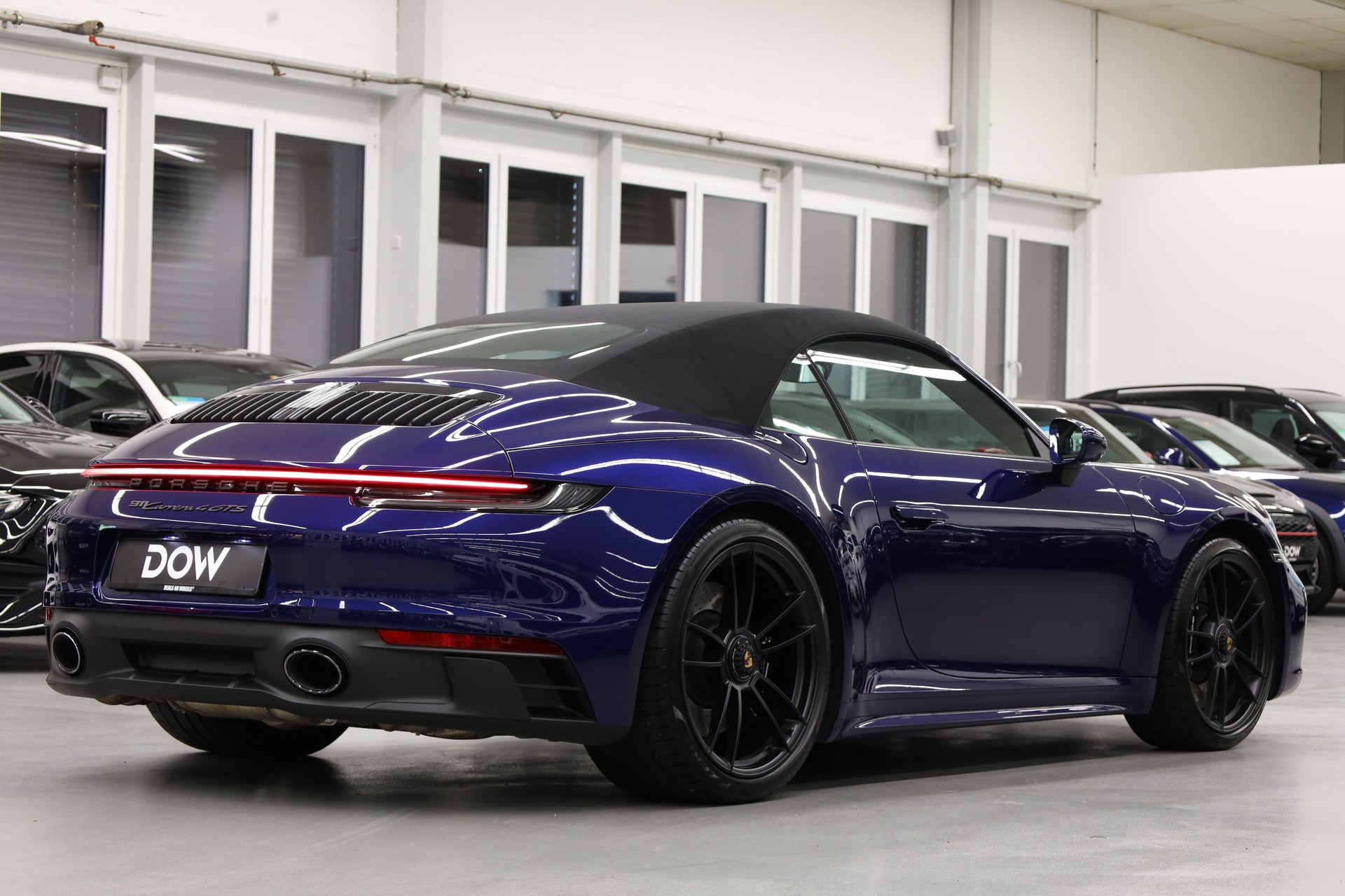 PORSCHE 911 Cabriolet 3.0 Carrera 4 GTS PDK-image-6