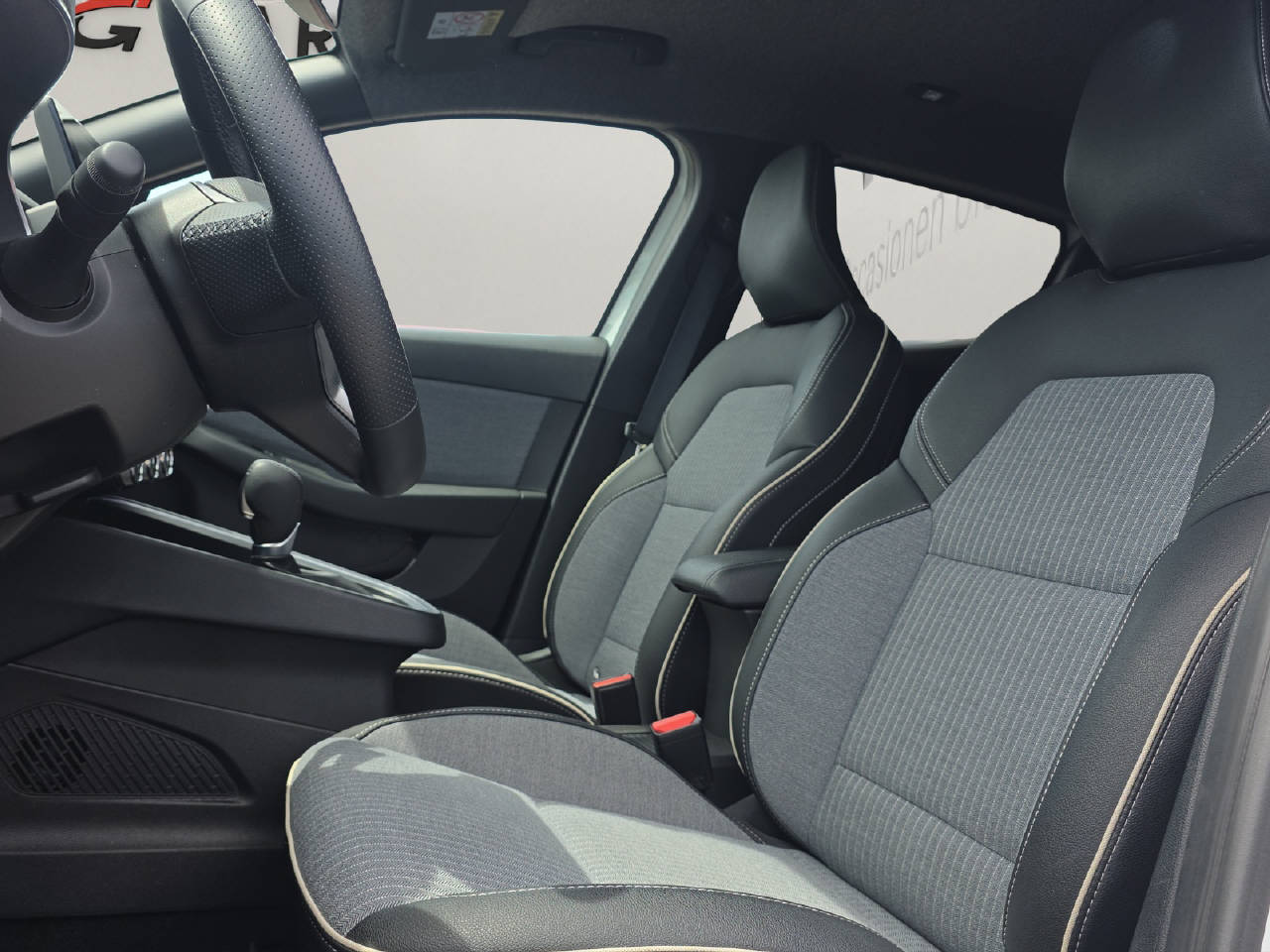 RENAULT Clio 1.6 E-Tech techno-image-8