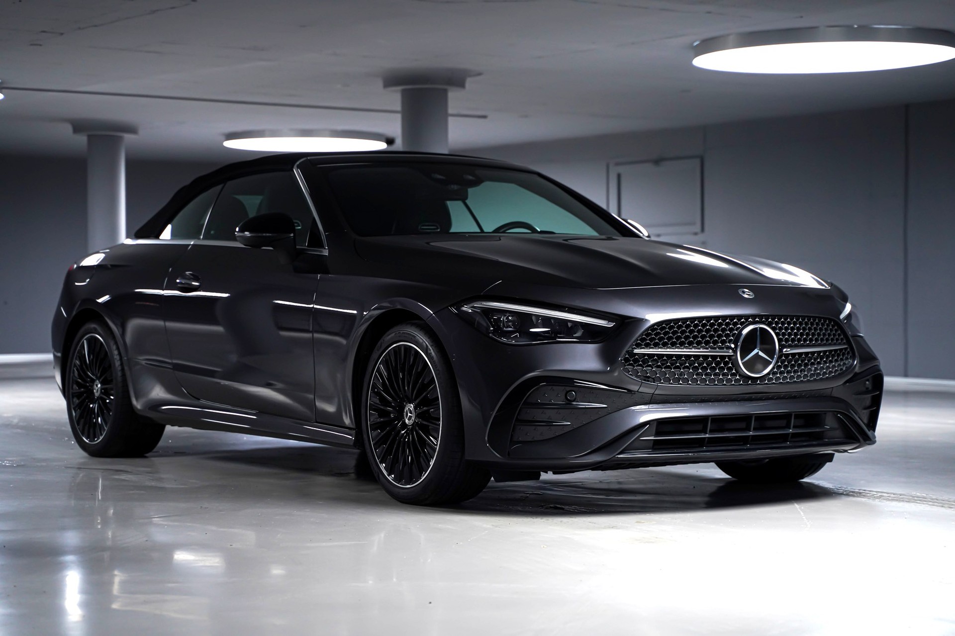 MERCEDES-BENZ CLE 300 Cabrio AMG Line 4Matic 9G-Tronic-showroom-element-2