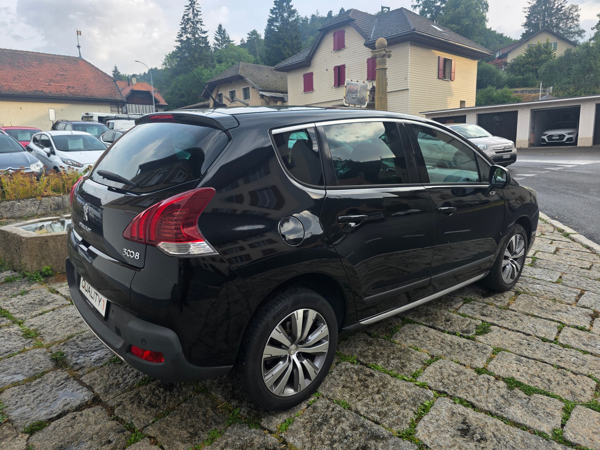 PEUGEOT 3008 2.0 Blue HDI Allure-image-3