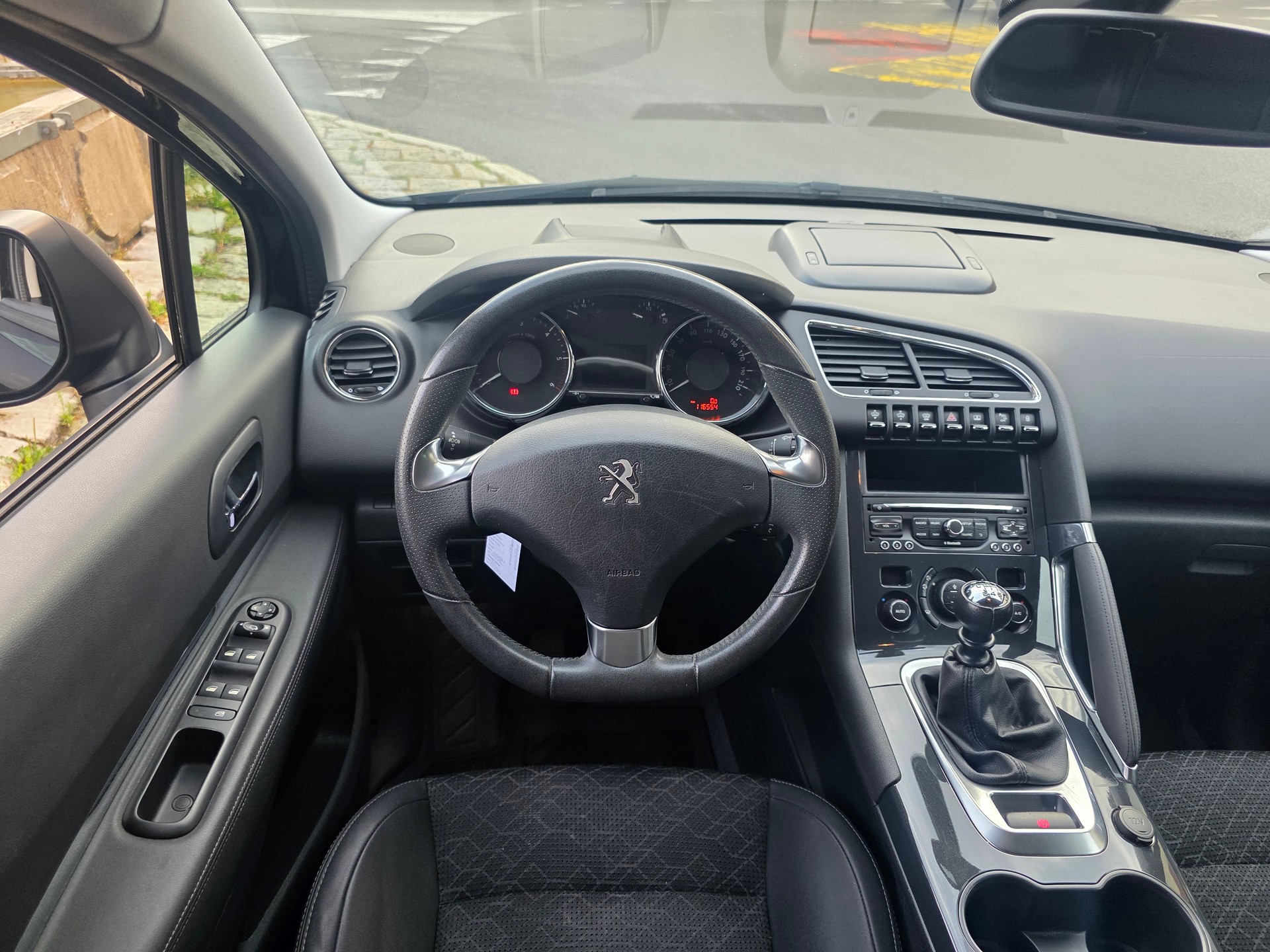 PEUGEOT 3008 2.0 Blue HDI Allure-image-6