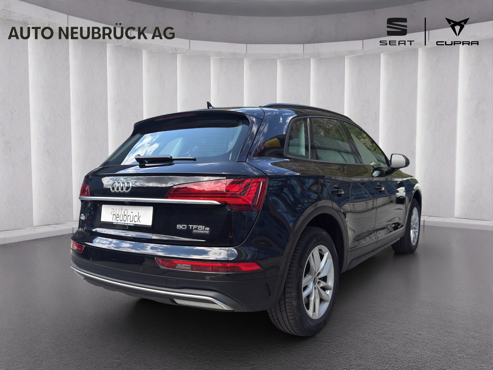 AUDI Q5 50 TFSI e PHEV quattro S-tronic-showroom-element-3