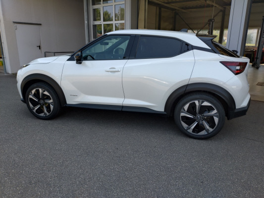 NISSAN Juke 1.6 FHEV Tekna-showroom-element-1