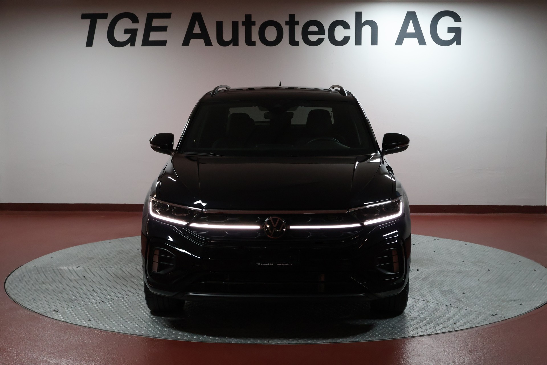 VW T-Roc 2.0 TSI R-Line DSG 4Motion-showroom-element-1