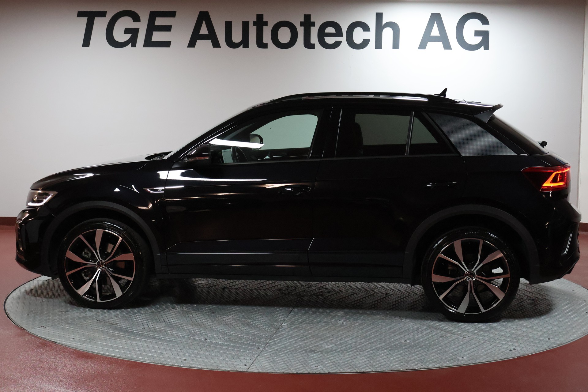 VW T-Roc 2.0 TSI R-Line DSG 4Motion-showroom-element-3