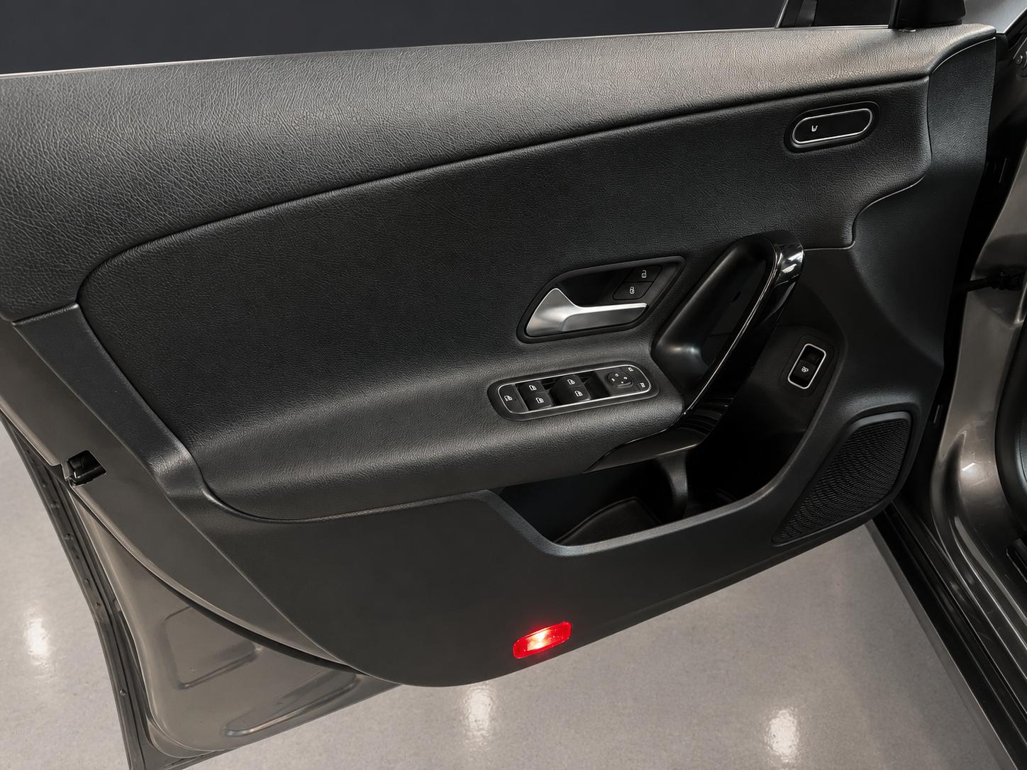 MERCEDES-BENZ CLA 180 d Progressive 7G-DCT-image-15