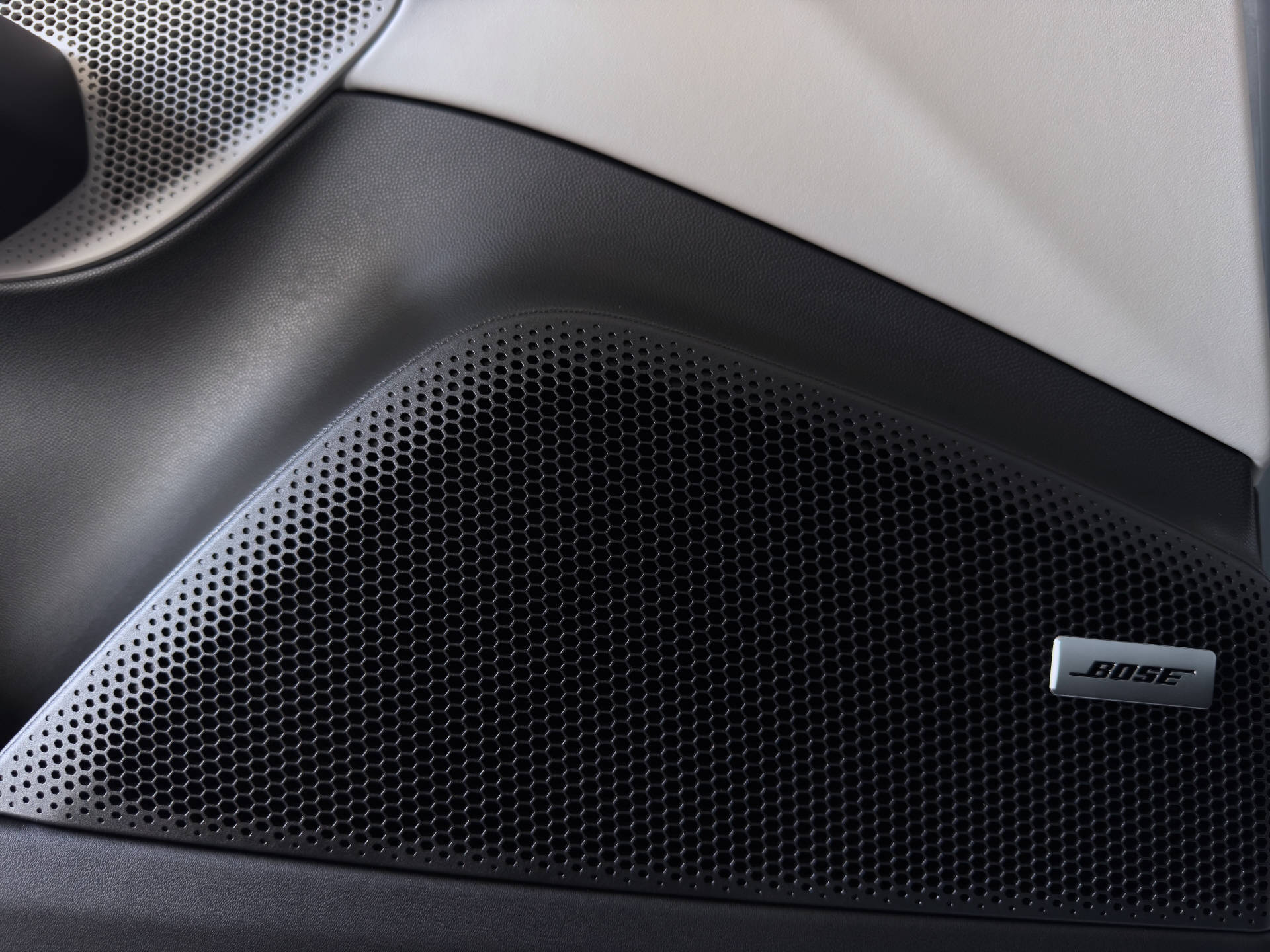 PORSCHE Macan Turbo-image-11