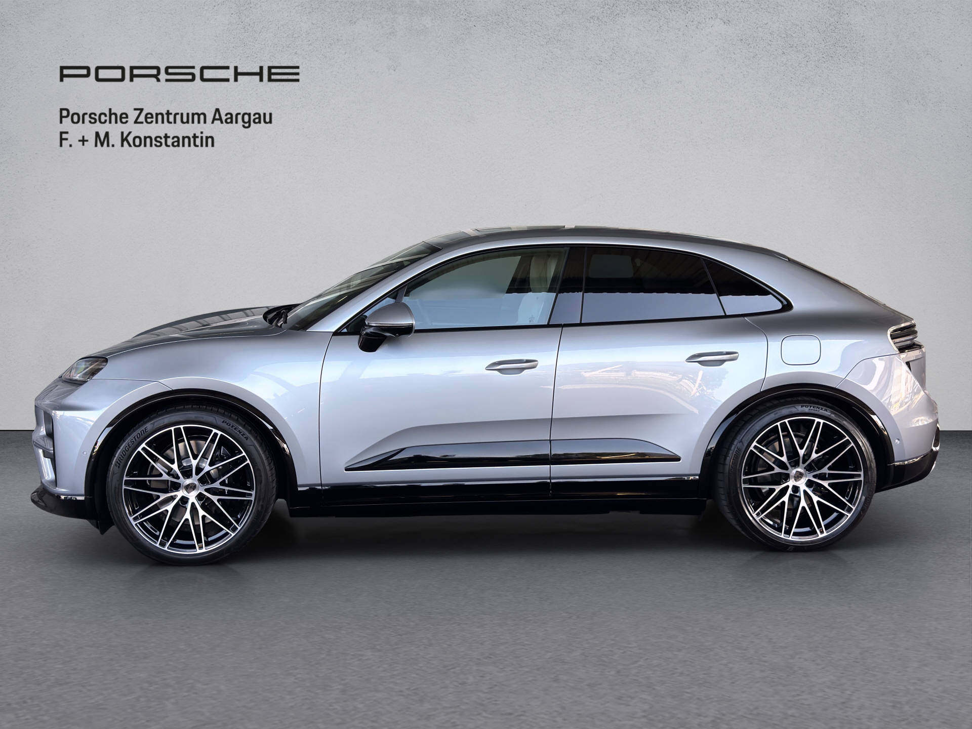PORSCHE Macan Turbo-image-2
