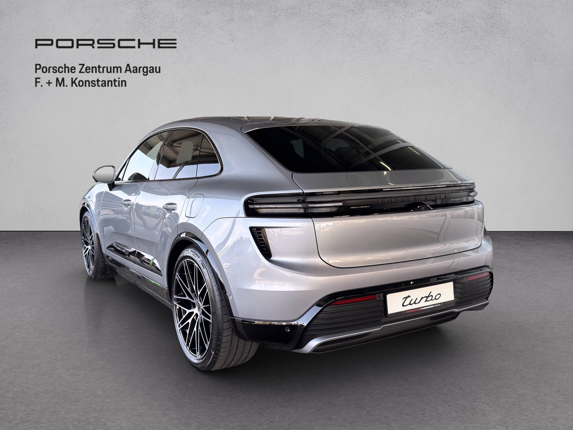 PORSCHE Macan Turbo-image-3