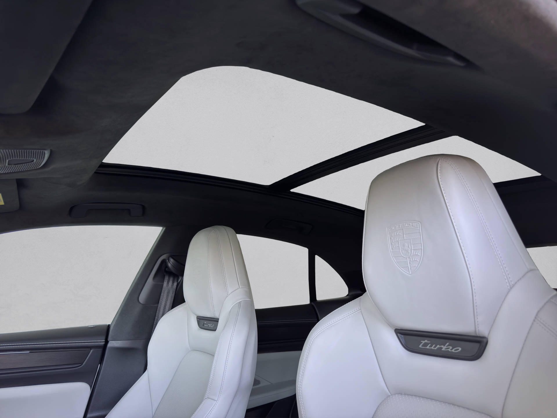 PORSCHE Macan Turbo-image-14