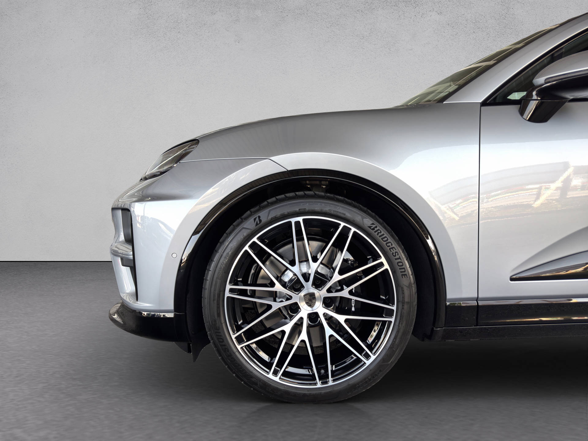 PORSCHE Macan Turbo-image-15