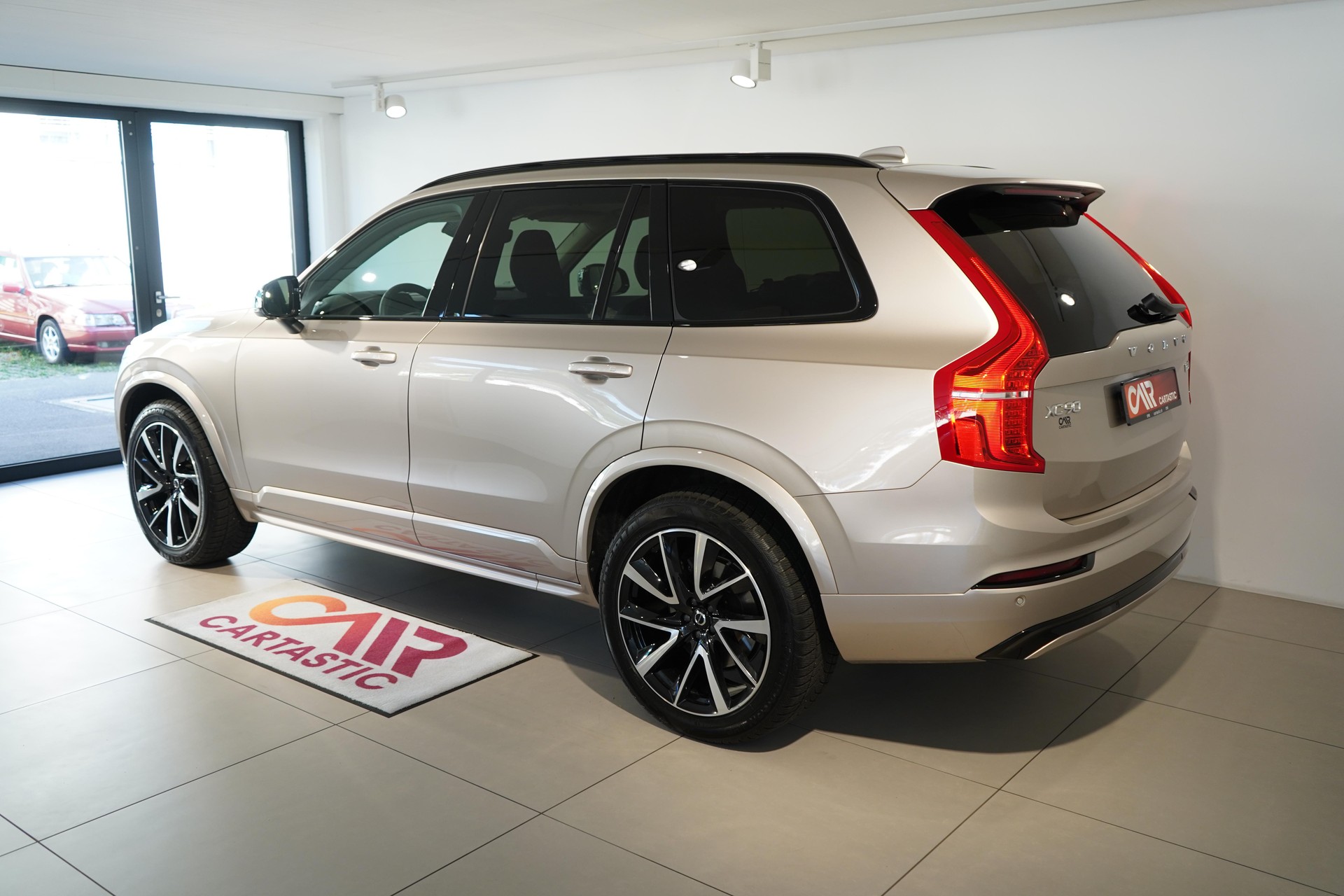 VOLVO XC90 2.0 B5 MH Plus Dark 5P. AWD-showroom-element-3