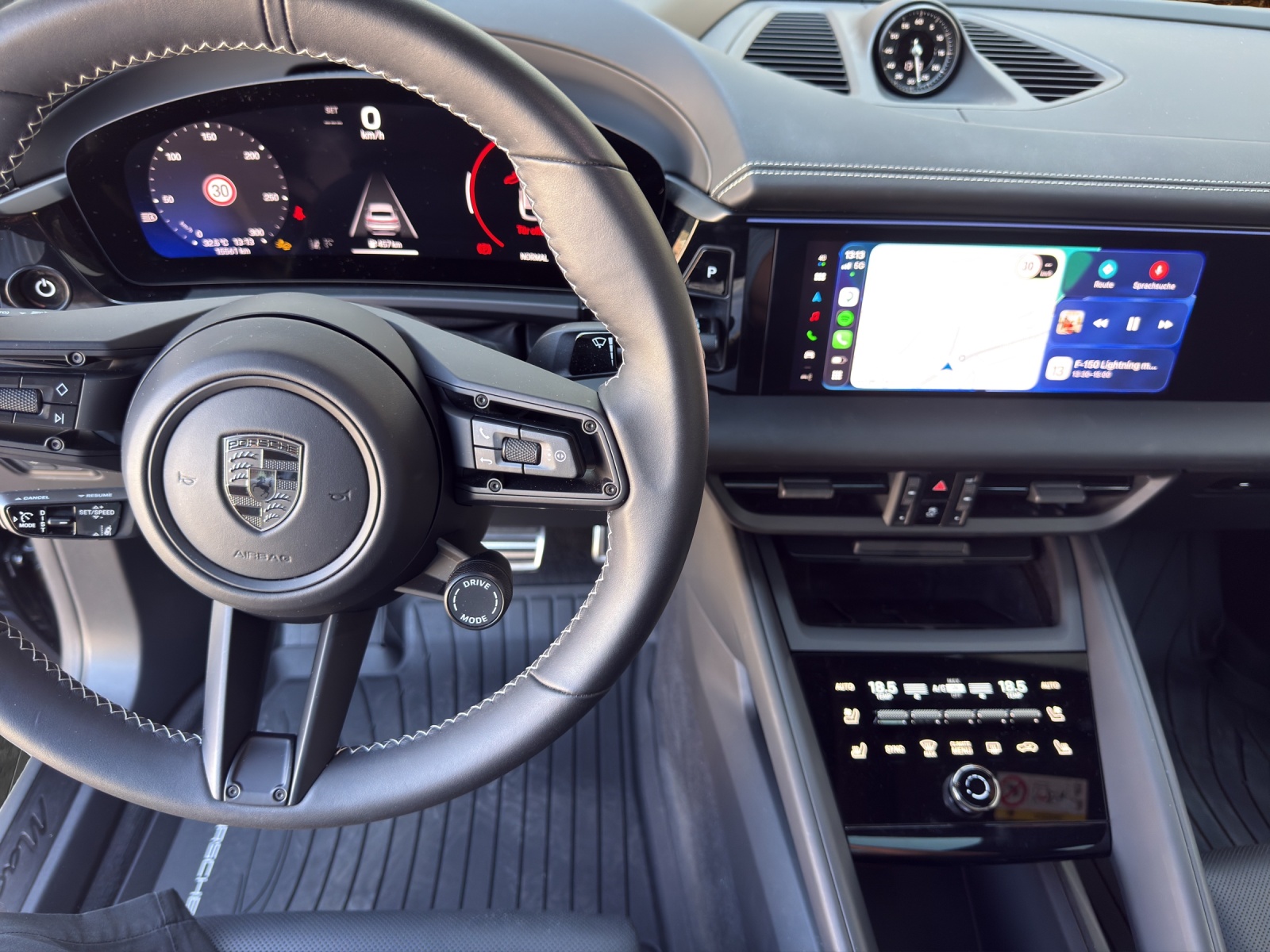 PORSCHE Macan Turbo-image-7