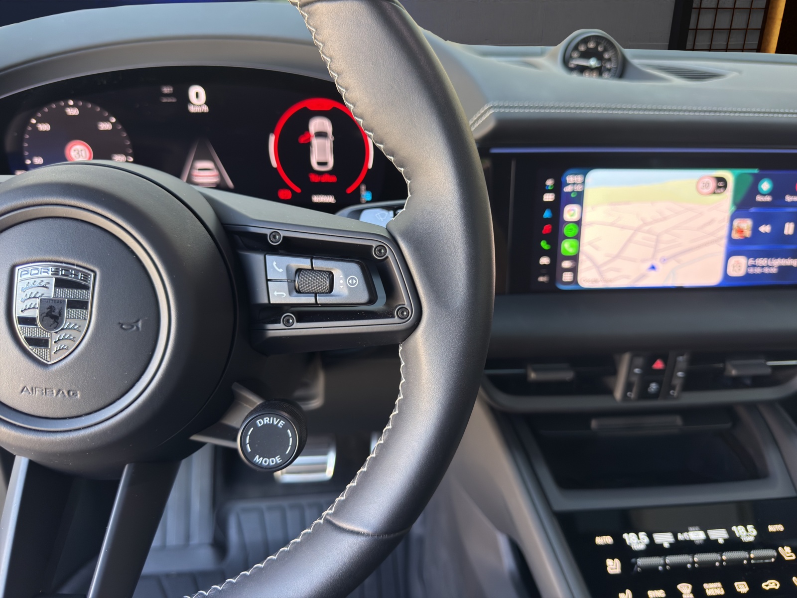 PORSCHE Macan Turbo-image-8
