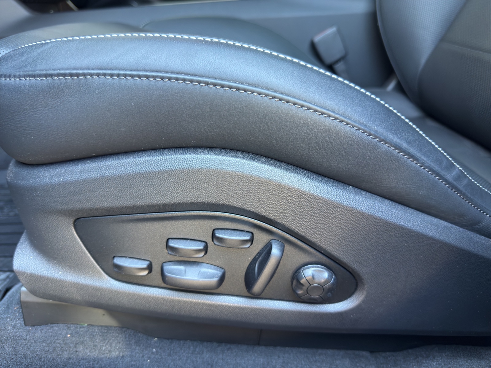 PORSCHE Macan Turbo-image-20
