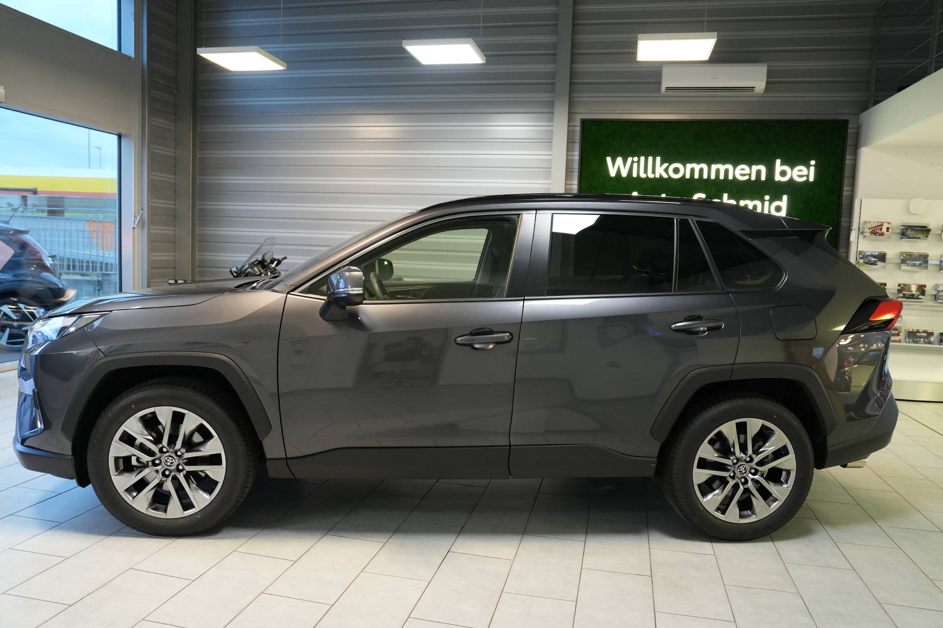 TOYOTA RAV-4 2.5 HEV Premium Luxury-showroom-element-2