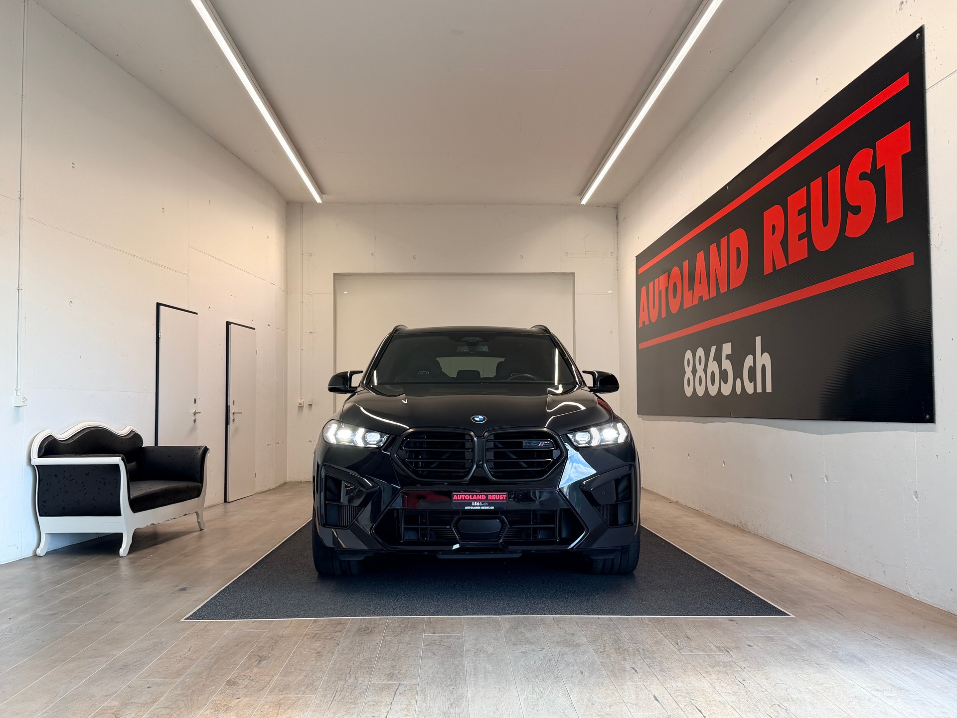 BMW X5M Competition-showroom-element-1