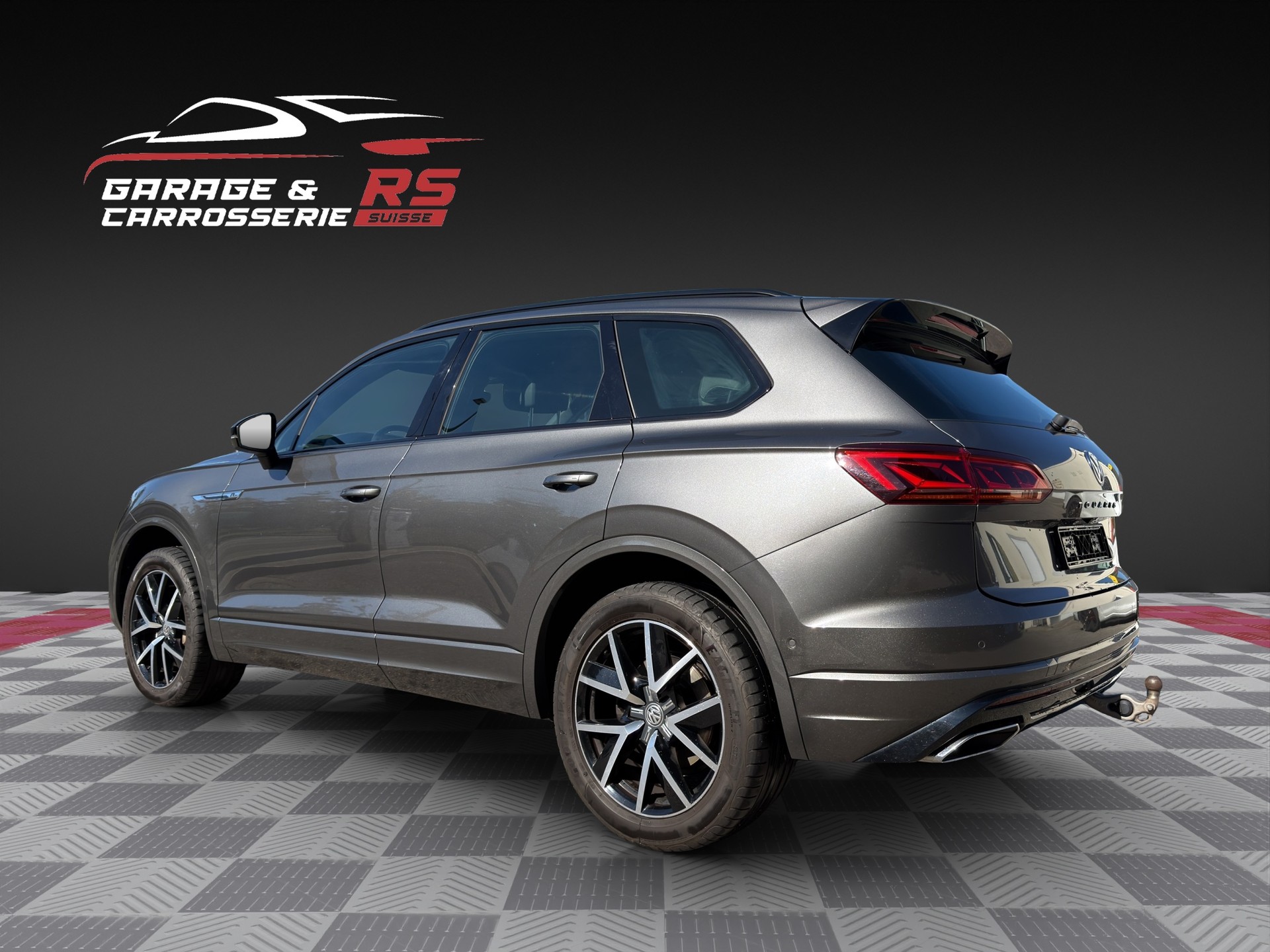 VW Touareg 3.0 TDI R Line Tiptronic-image-2