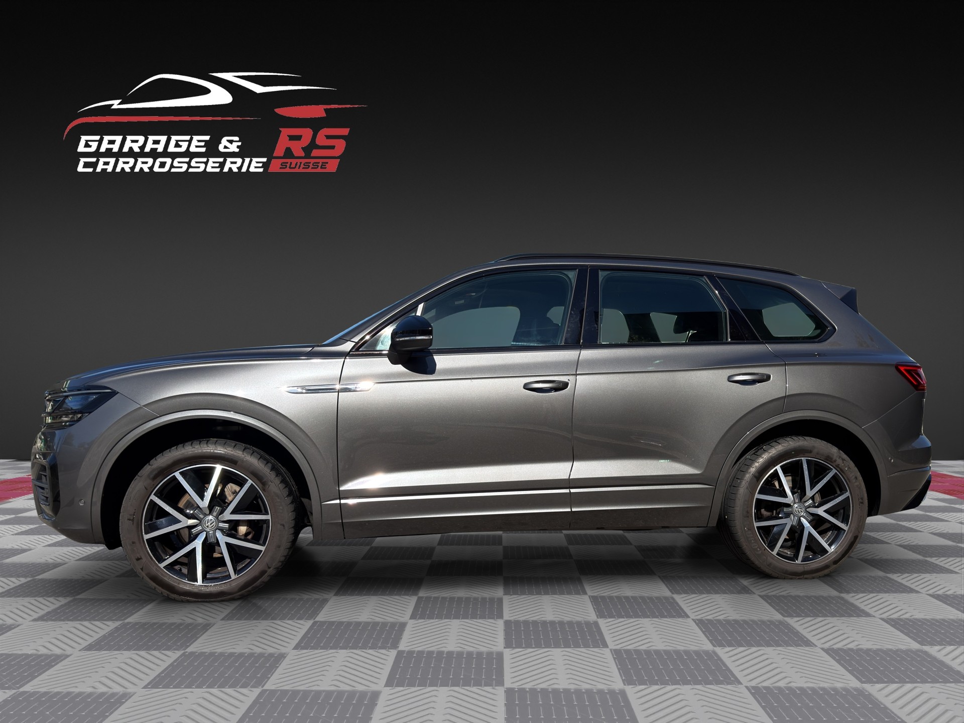 VW Touareg 3.0 TDI R Line Tiptronic-image-1