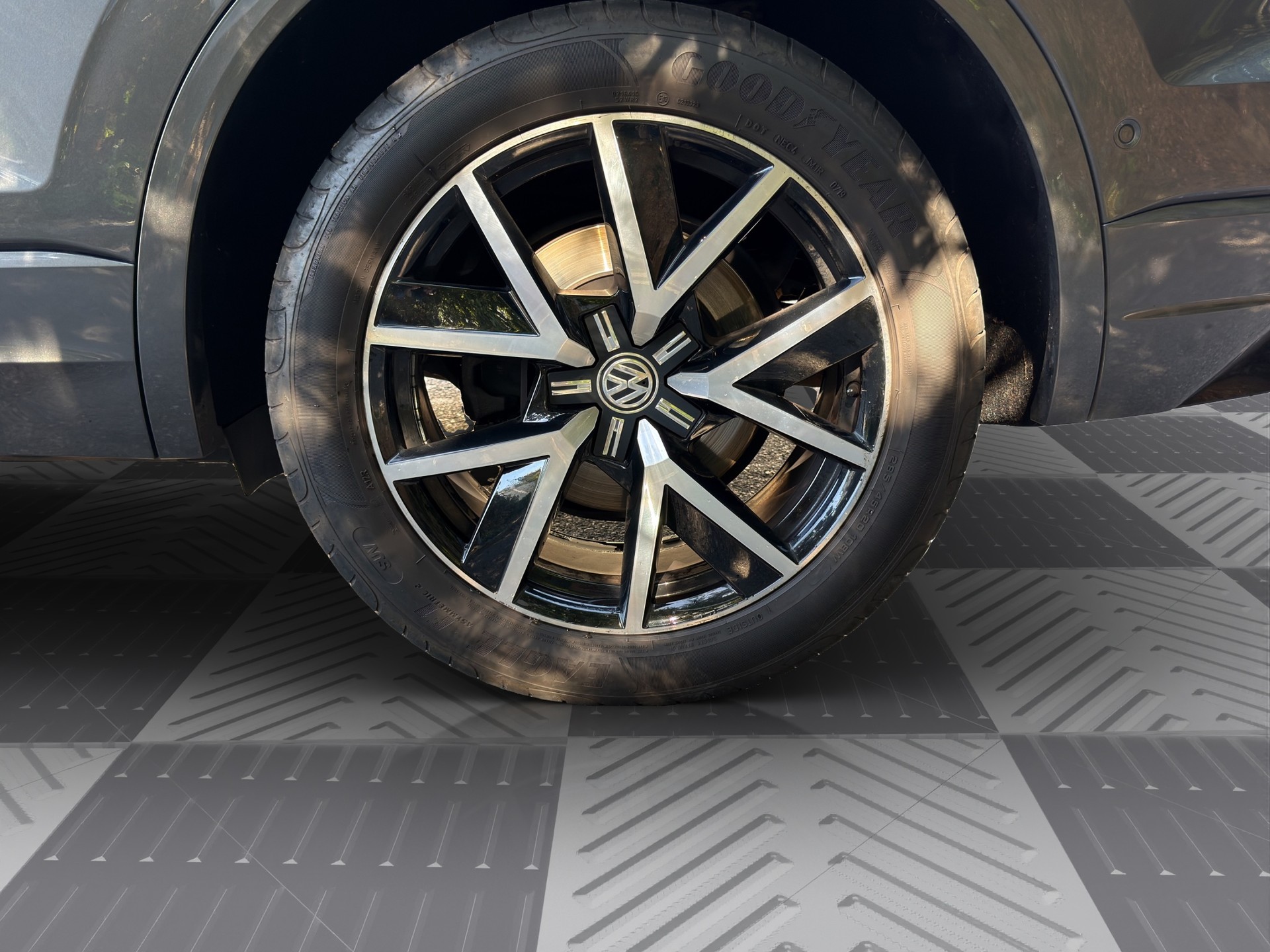 VW Touareg 3.0 TDI R Line Tiptronic-image-15