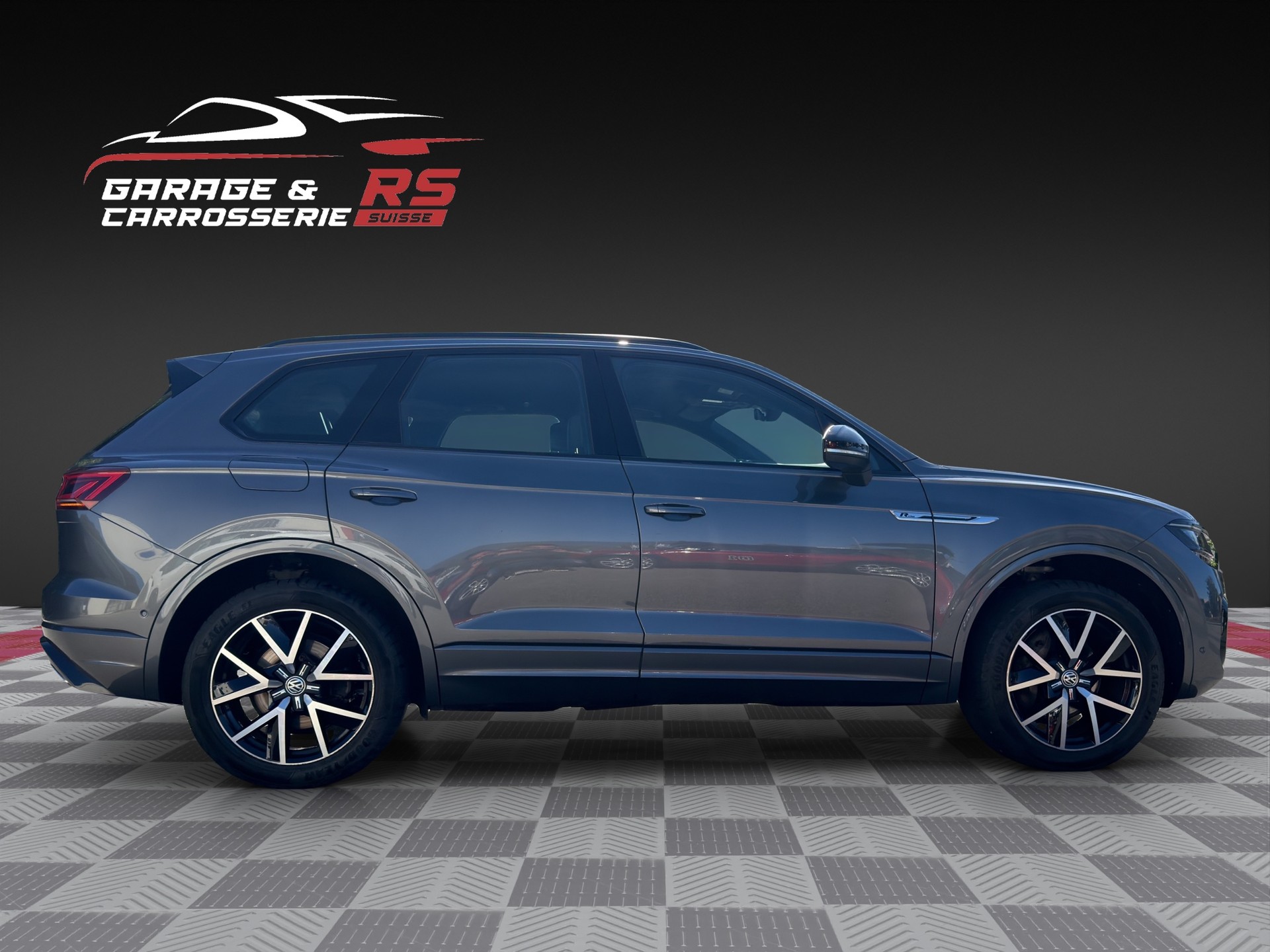 VW Touareg 3.0 TDI R Line Tiptronic-image-5