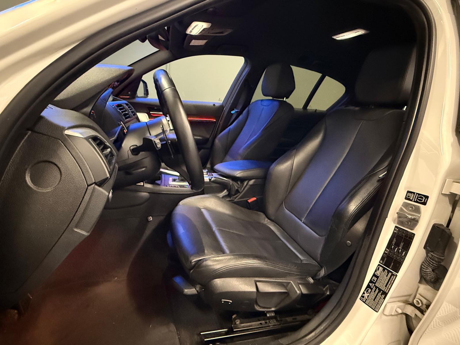 BMW M135i xDrive Steptronic-image-9