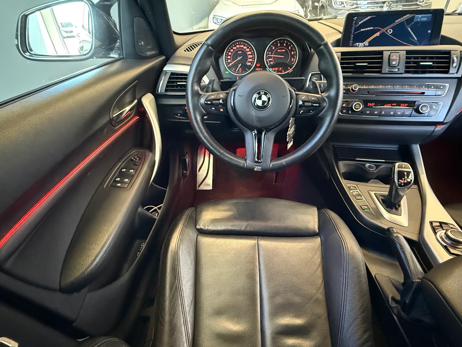 BMW M135i xDrive Steptronic-image-15