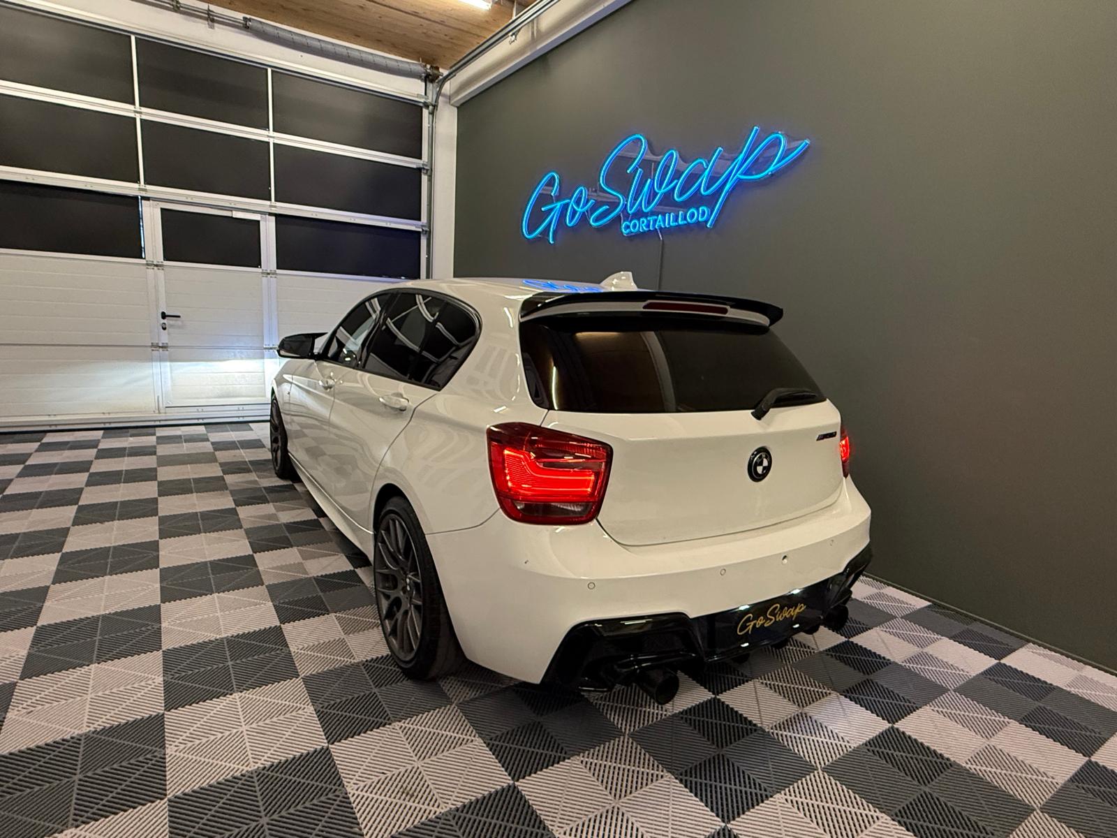 BMW M135i xDrive Steptronic-showroom-element-3