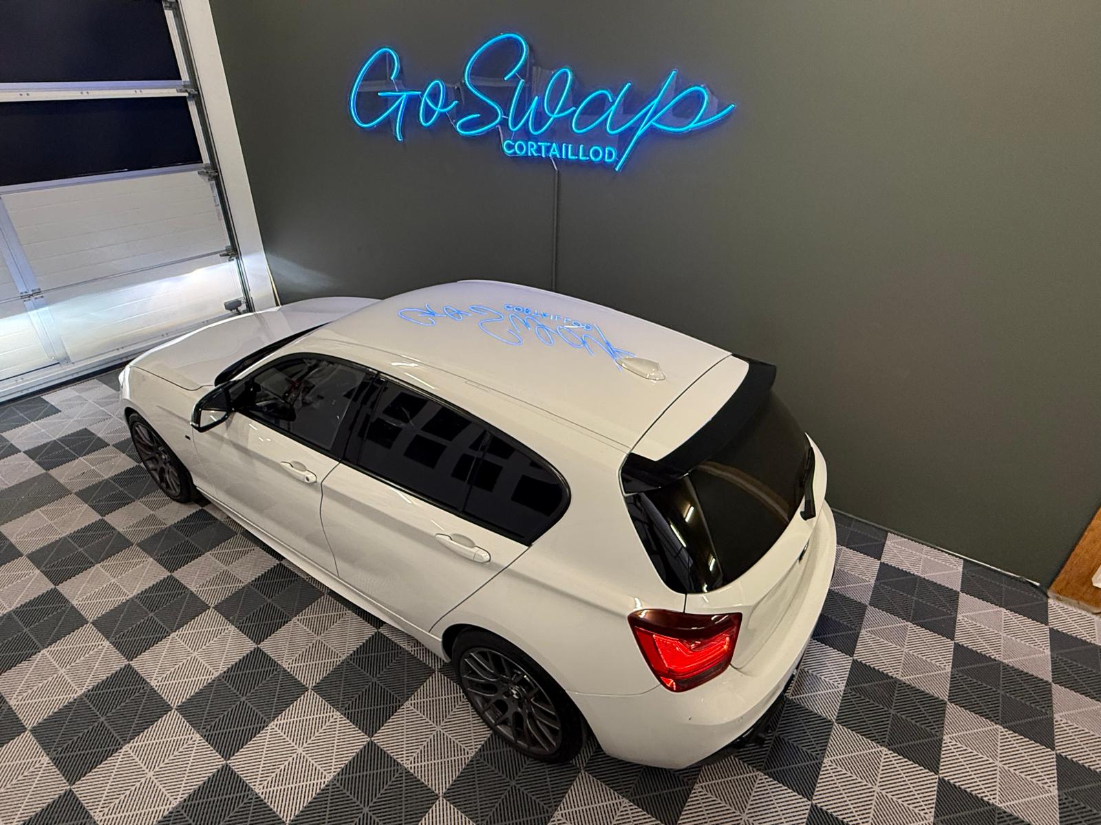 BMW M135i xDrive Steptronic-showroom-element-2