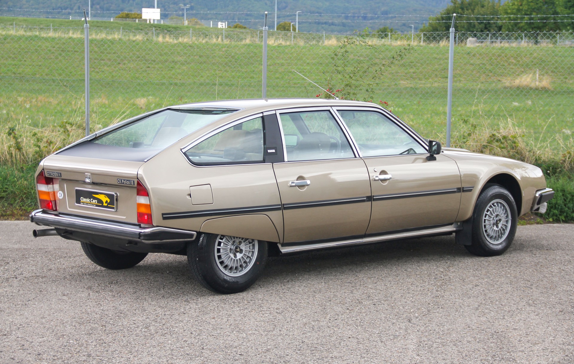 CITROEN CX Sedan 2400 Pallas (IE) Automatic ⭐⭐⭐⭐⭐-showroom-element-3
