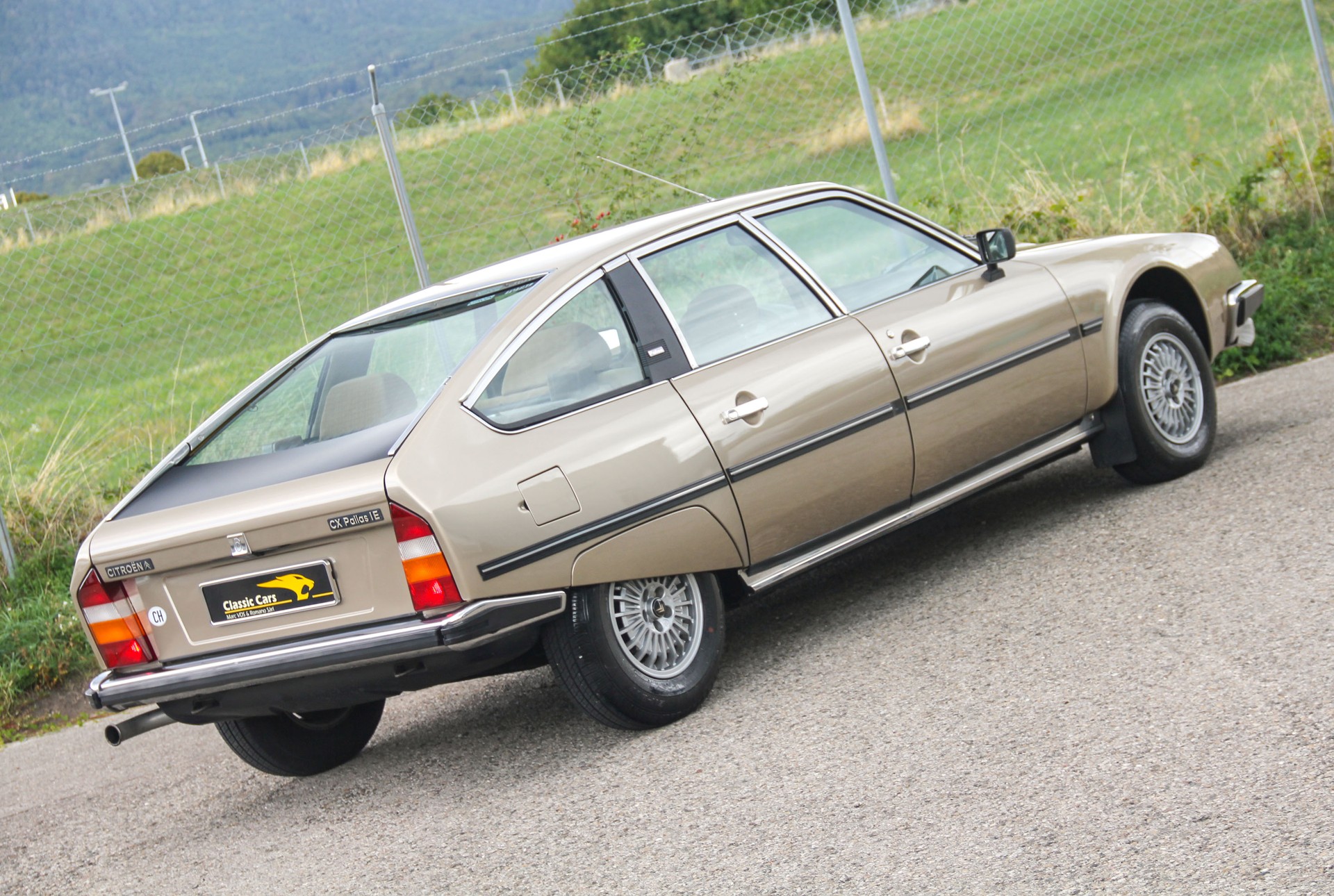 CITROEN CX Sedan 2400 Pallas (IE) Automatic ⭐⭐⭐⭐⭐-showroom-element-1
