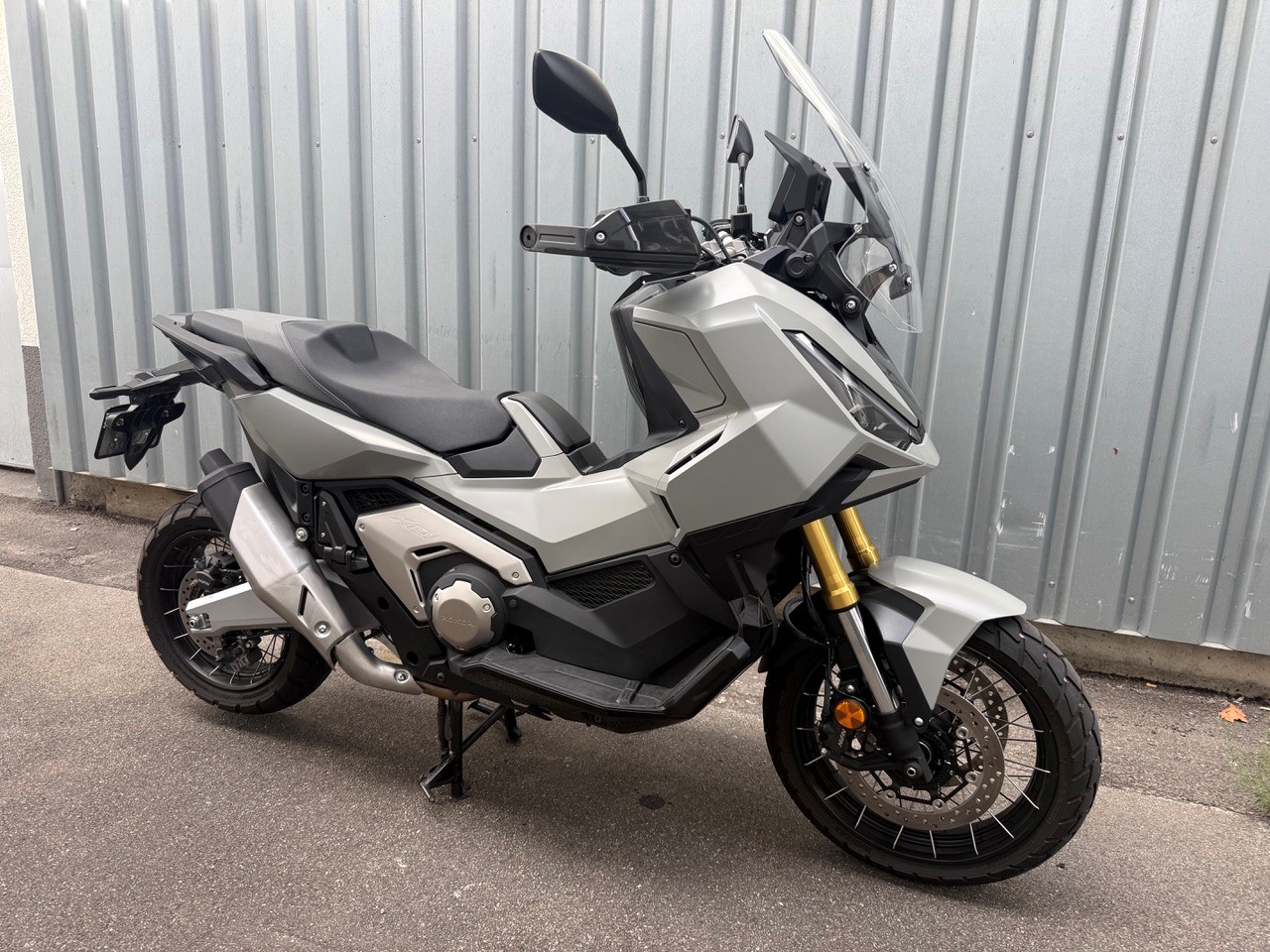 HONDA X-ADV 750-image-2